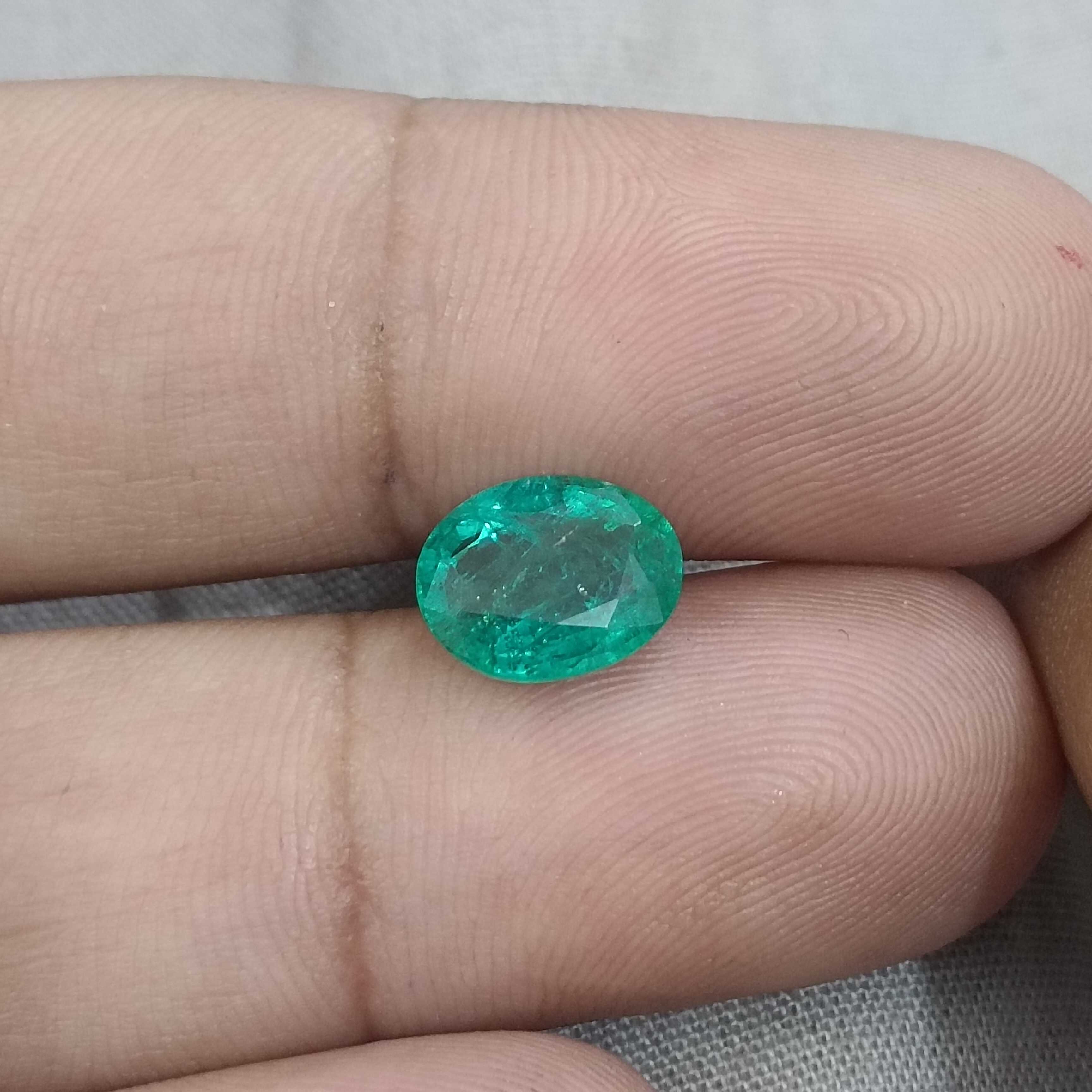 2.31ct GSI certified bright intense glass green oval shape emerald gemstone 