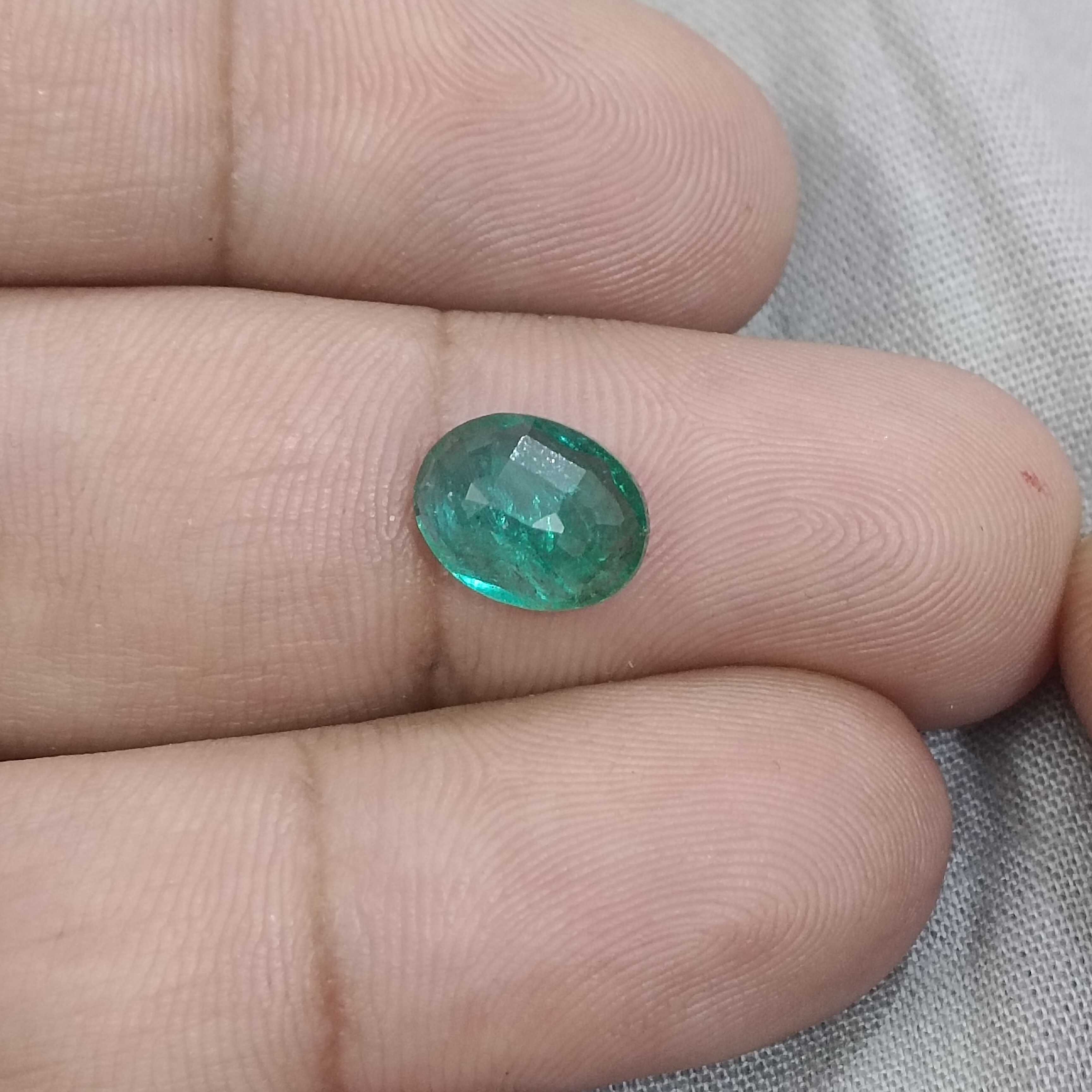 2.31ct GSI certified bright intense glass green oval shape emerald gemstone 