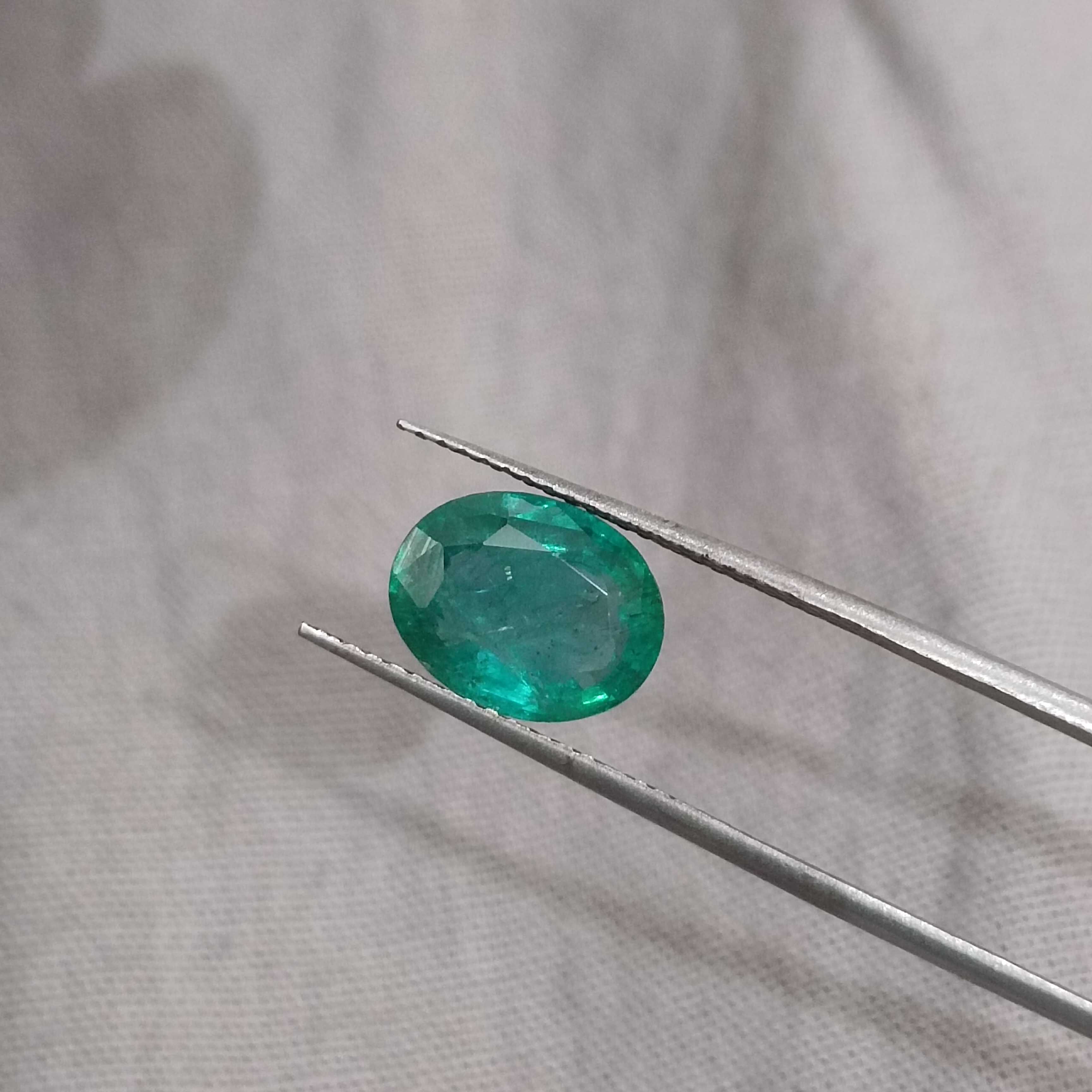 2.31ct GSI certified bright intense glass green oval shape emerald gemstone 