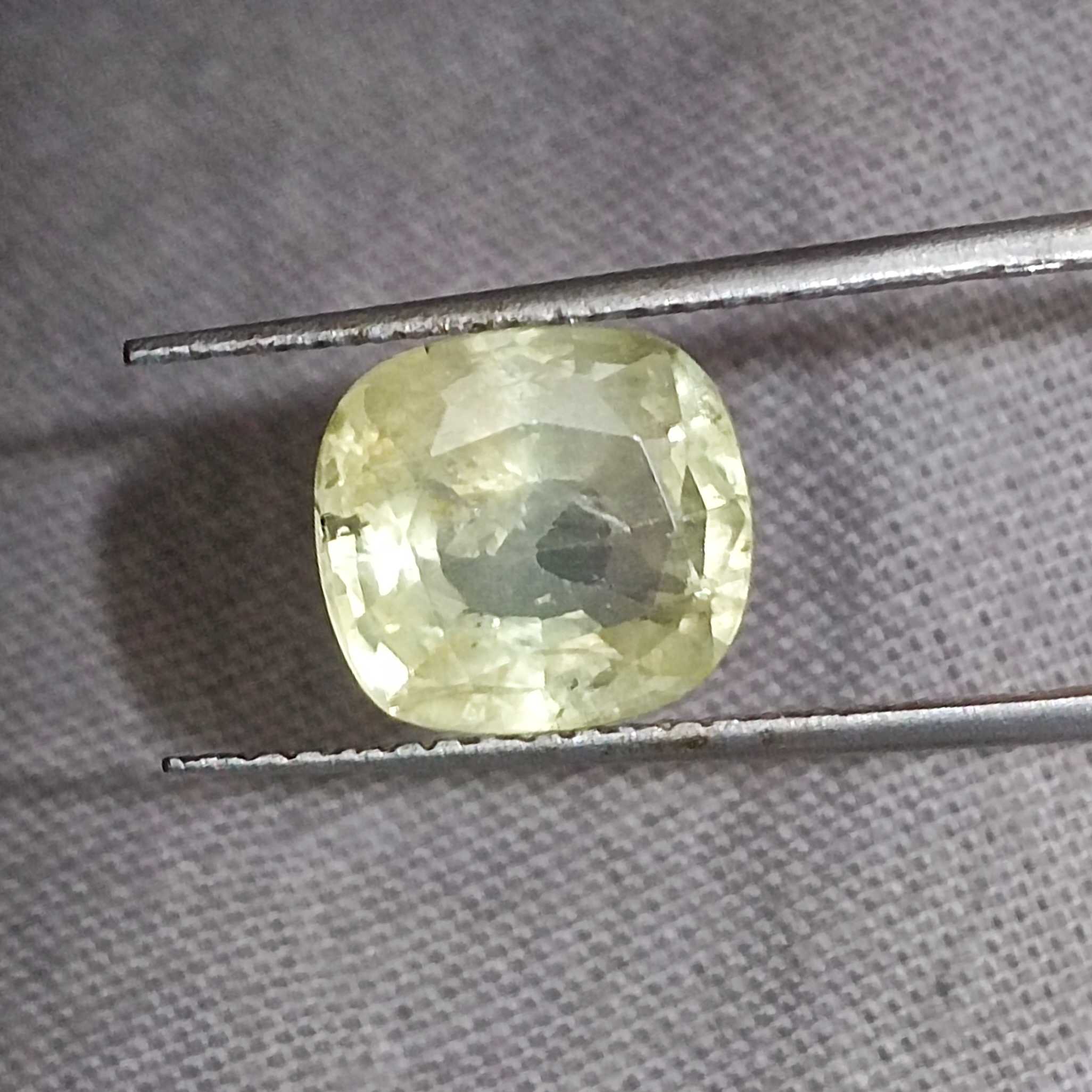 3.60ct GSI certified cushion cut unheated yellow sapphire gem/