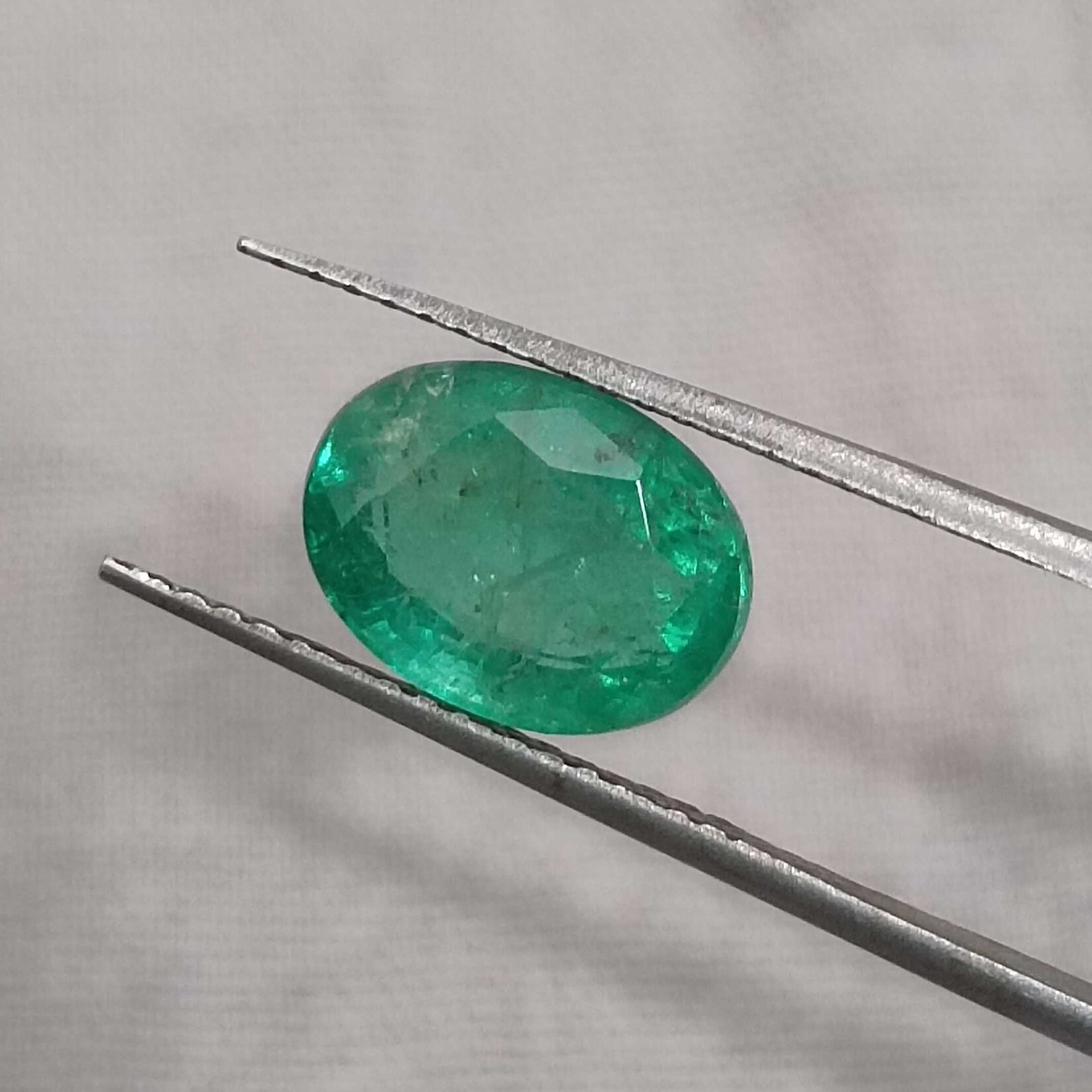 2.62ct GSI leaf green oval cut emerald gemstone /