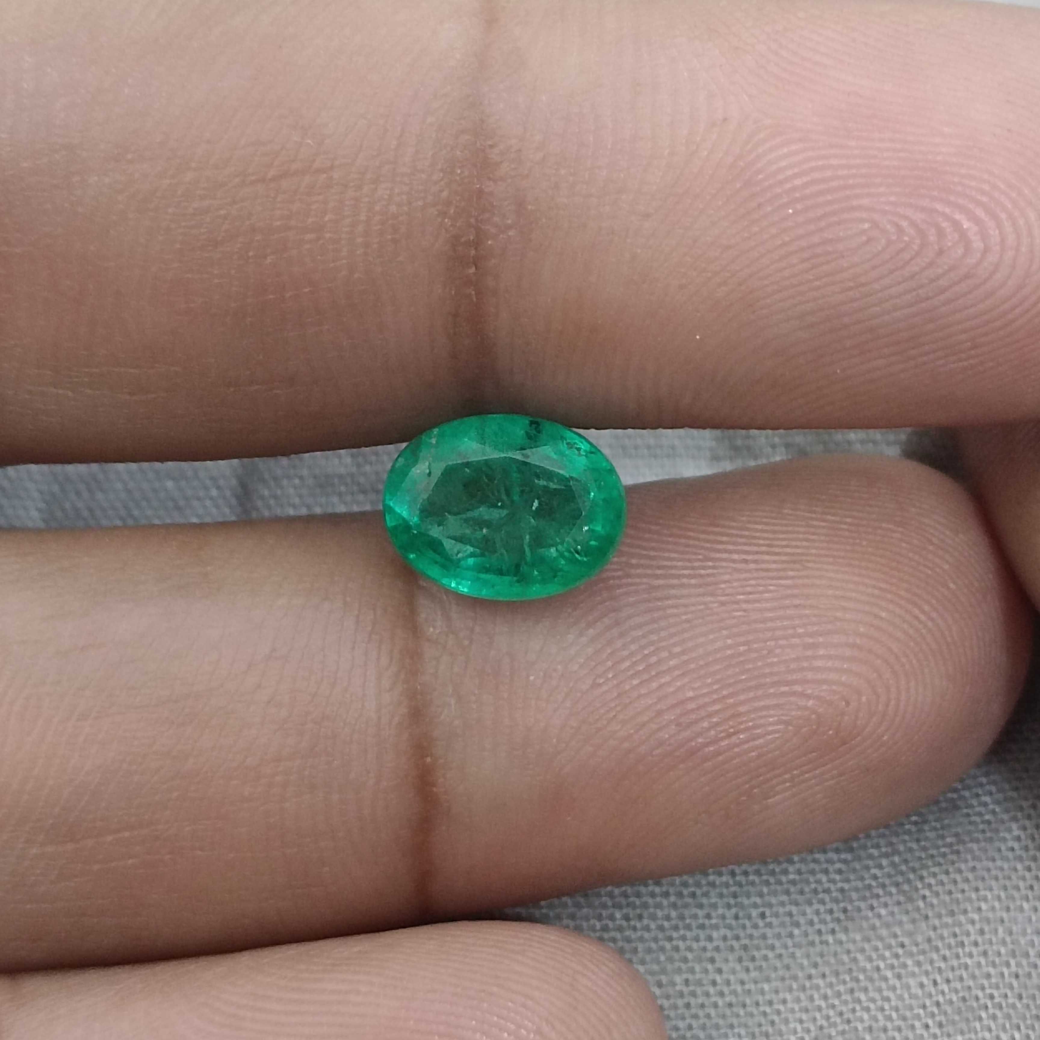 2.62ct GSI leaf green oval cut emerald gemstone 