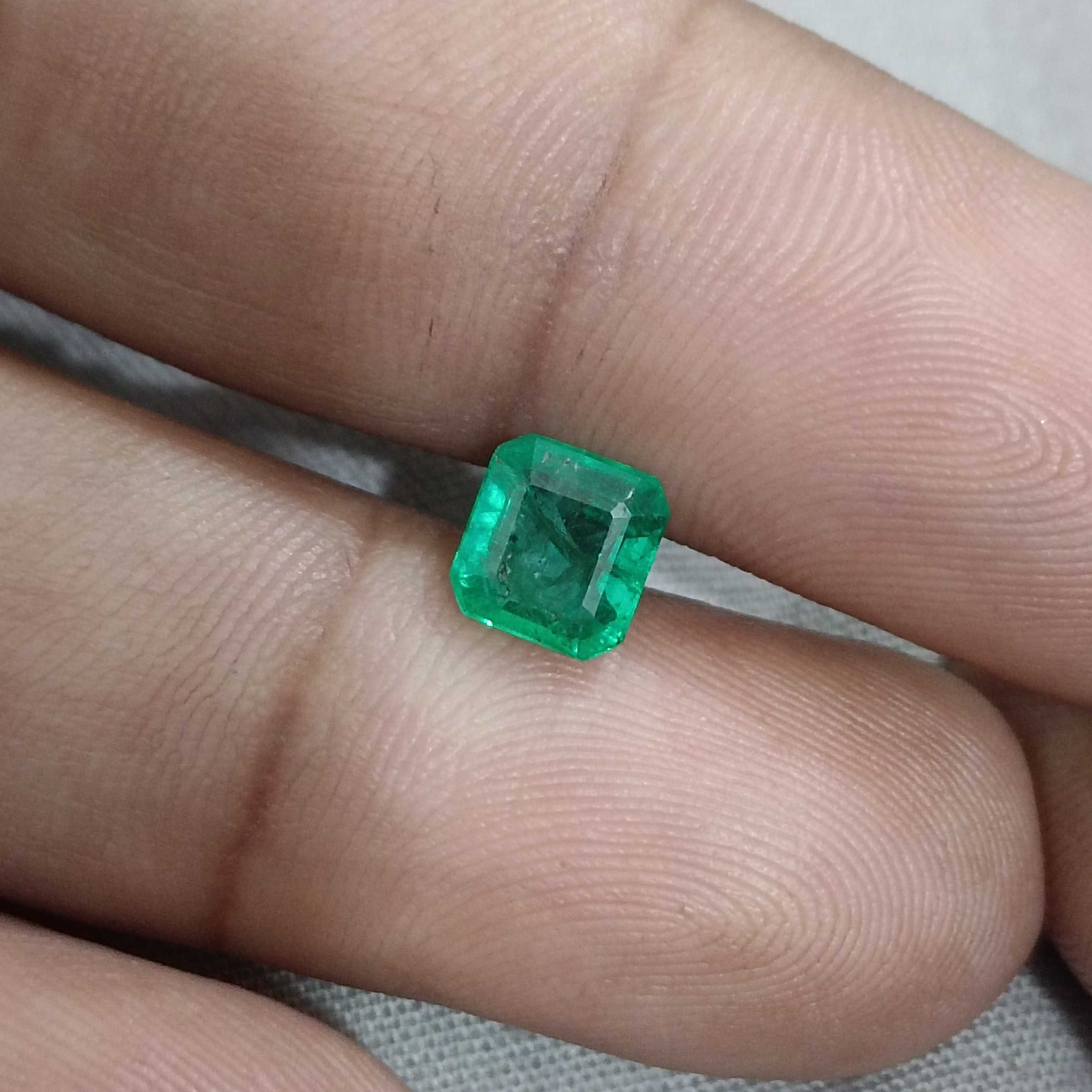 1.39ct GSI certified bright golden green color square shape Zambian emerald stone