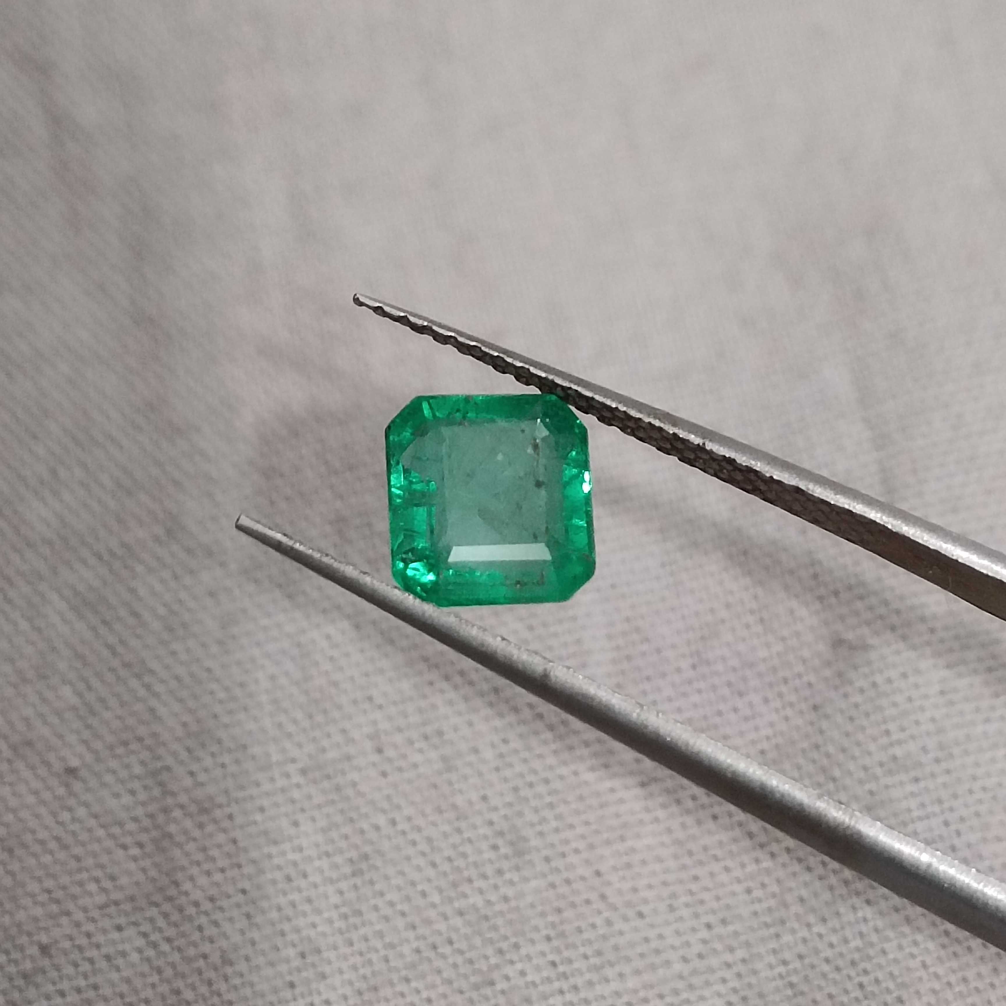 1.39ct GSI certified bright golden green color square shape Zambian emerald stone