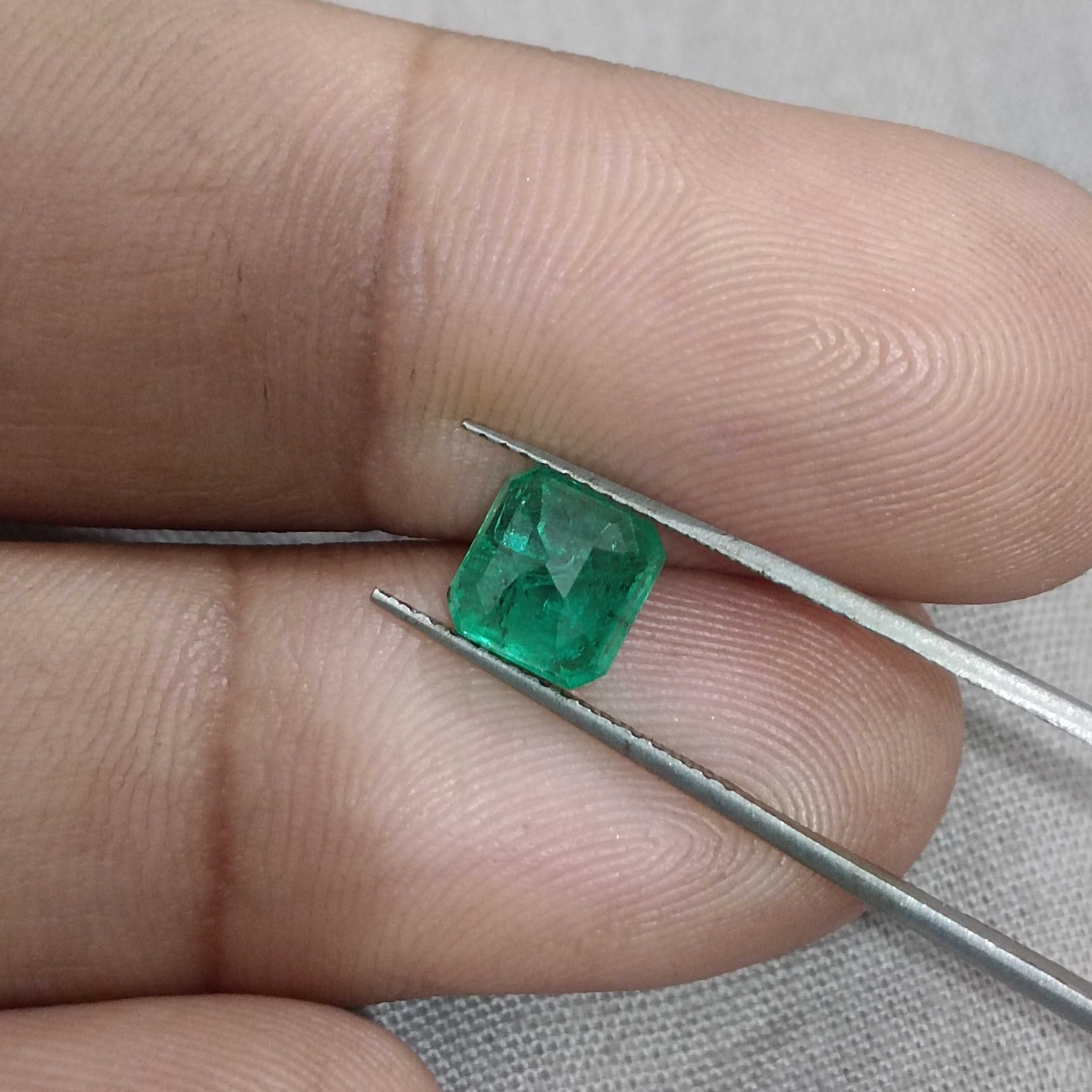 1.39ct GSI certified bright golden green color square shape Zambian emerald stone