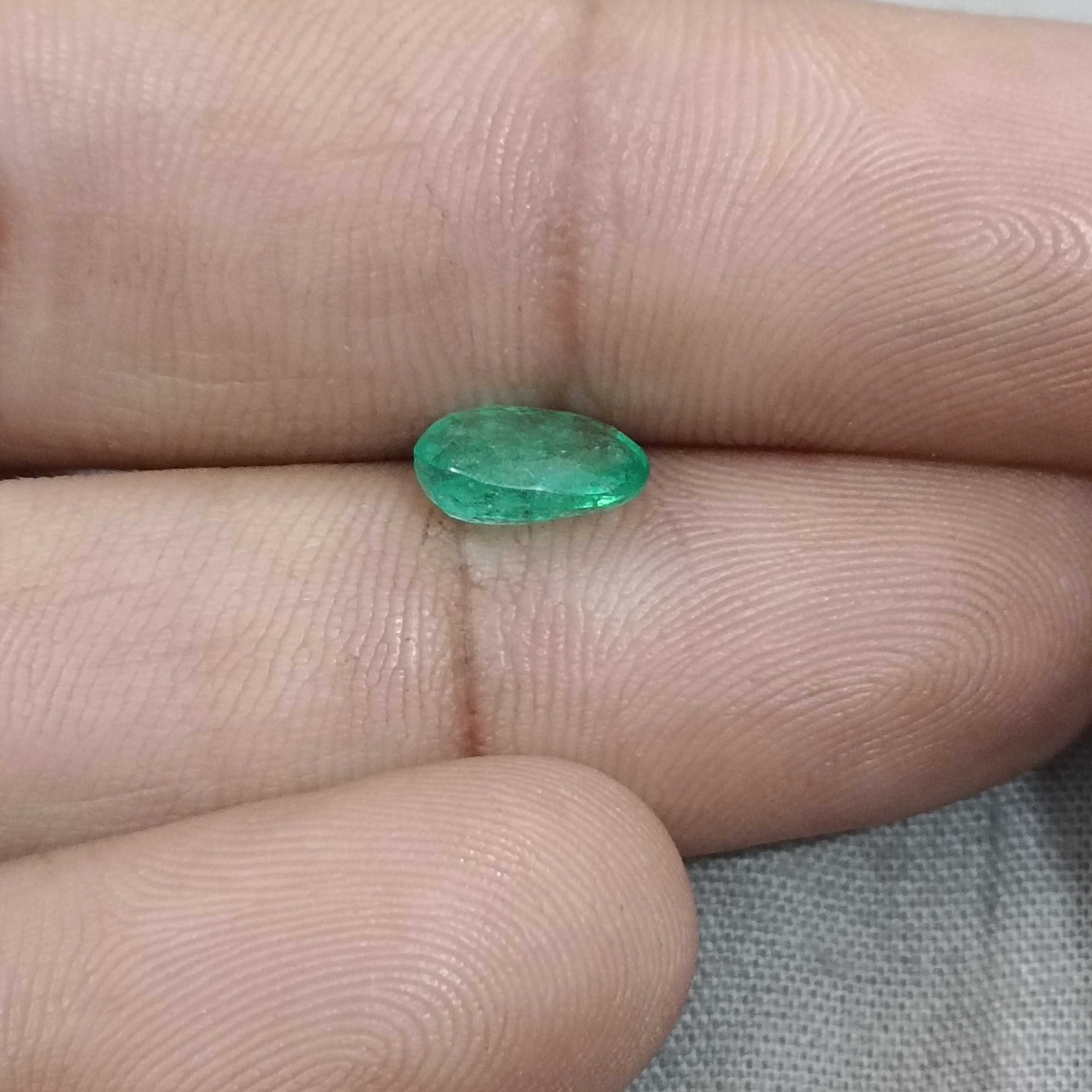 1.42ct GSI certified medium green oval cut emerald stone 