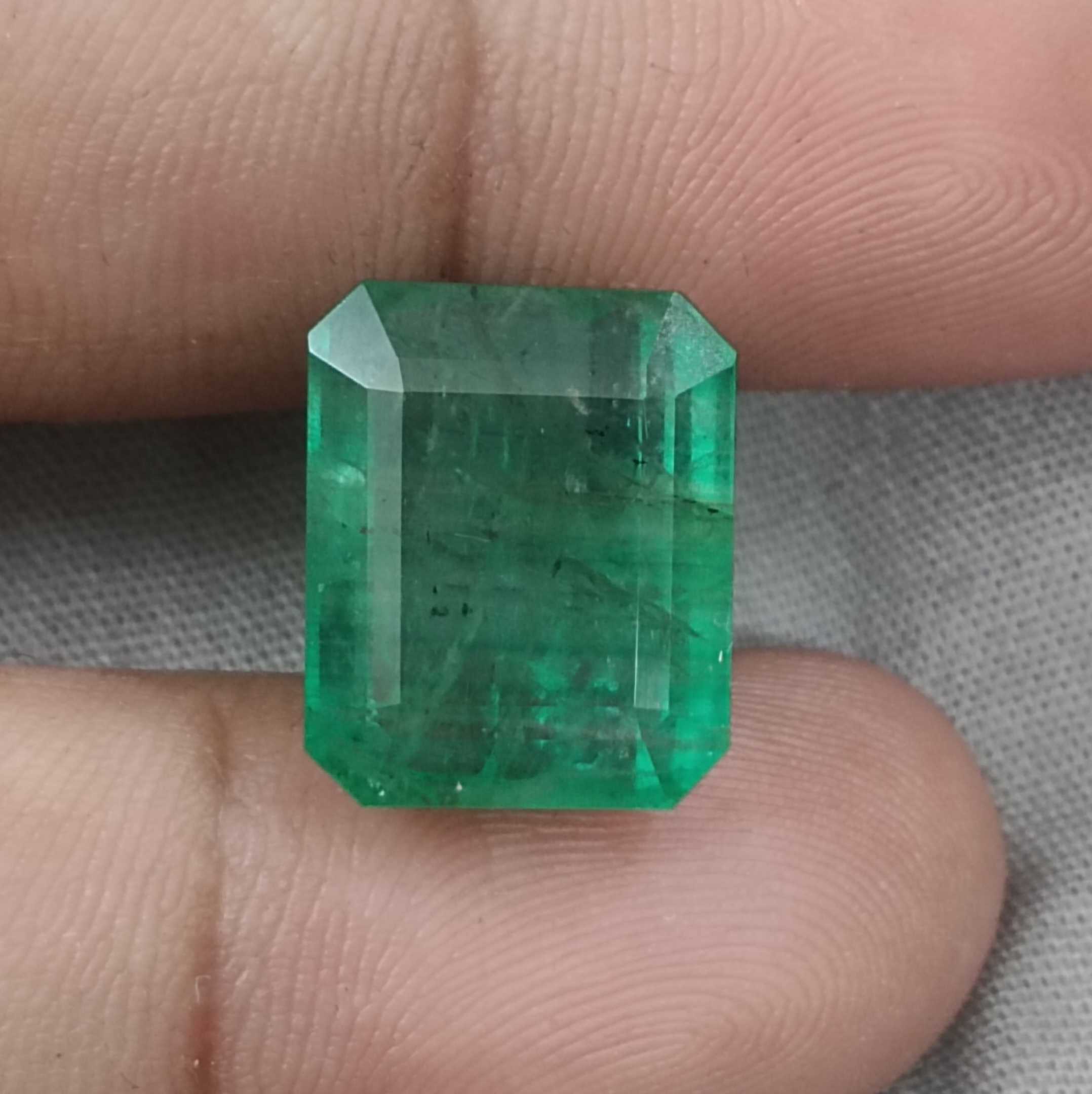 14.38ct medium kelly green octagon cut emerald gemstone /