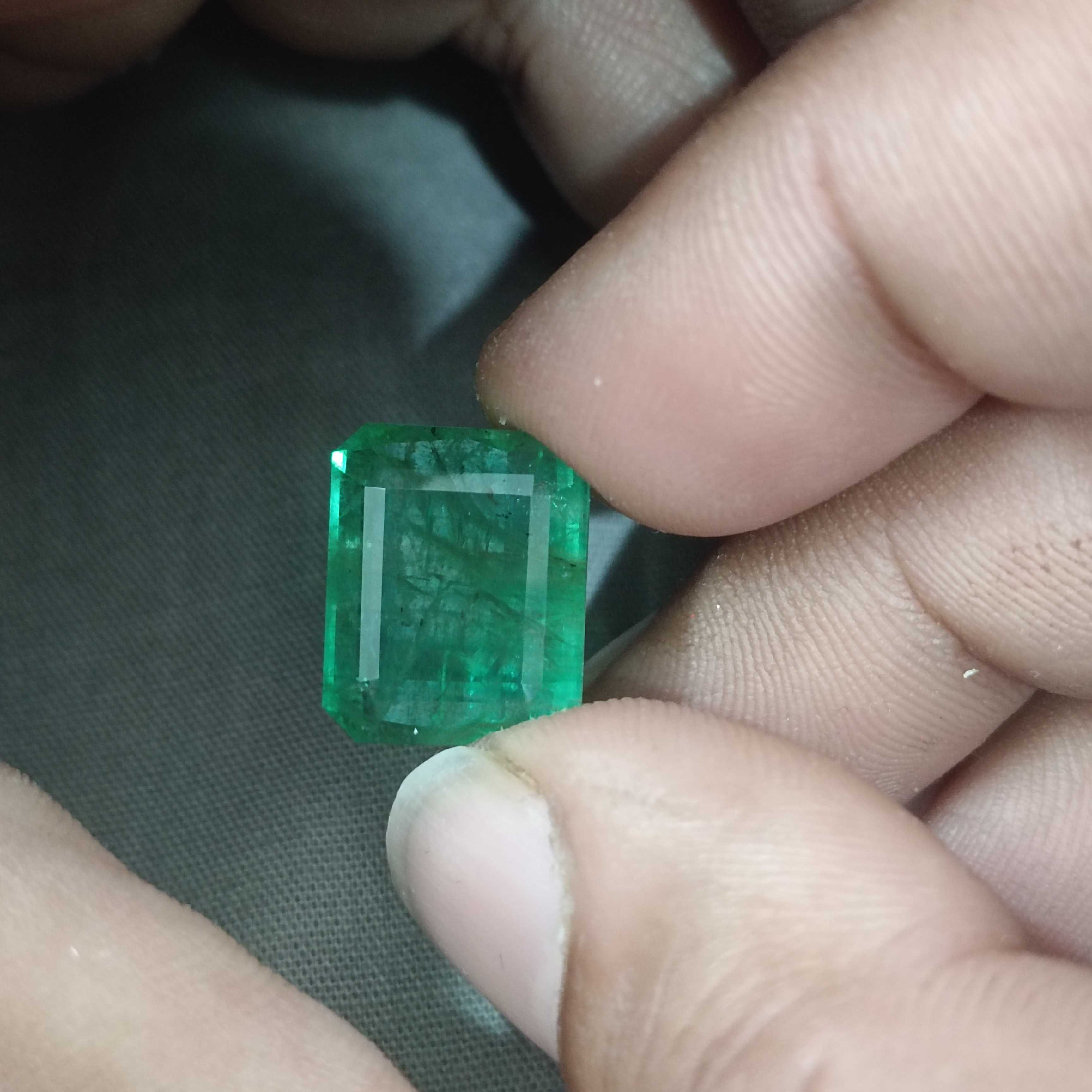 14.38ct medium kelly green octagon cut emerald gemstone 