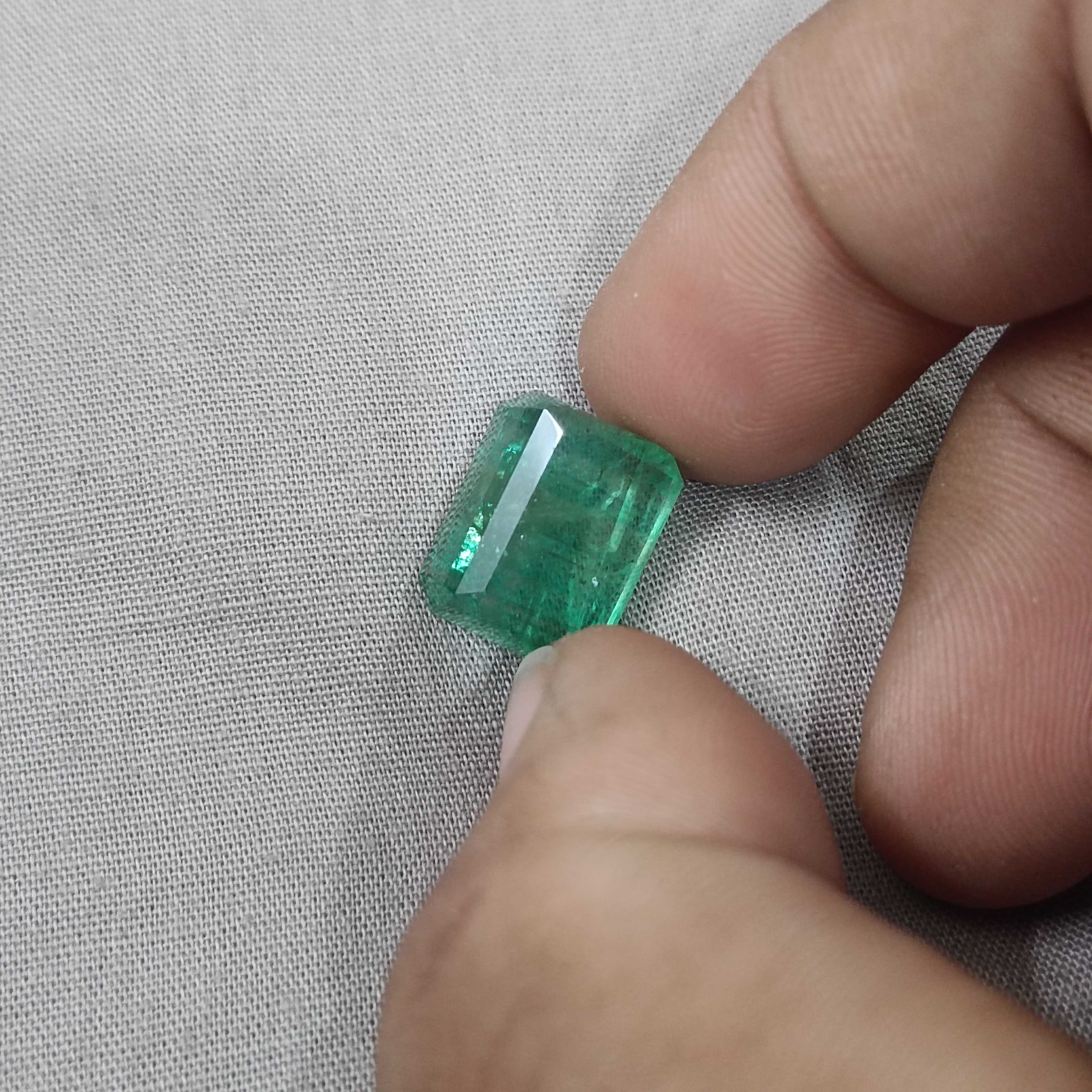 14.38ct medium kelly green octagon cut emerald gemstone 