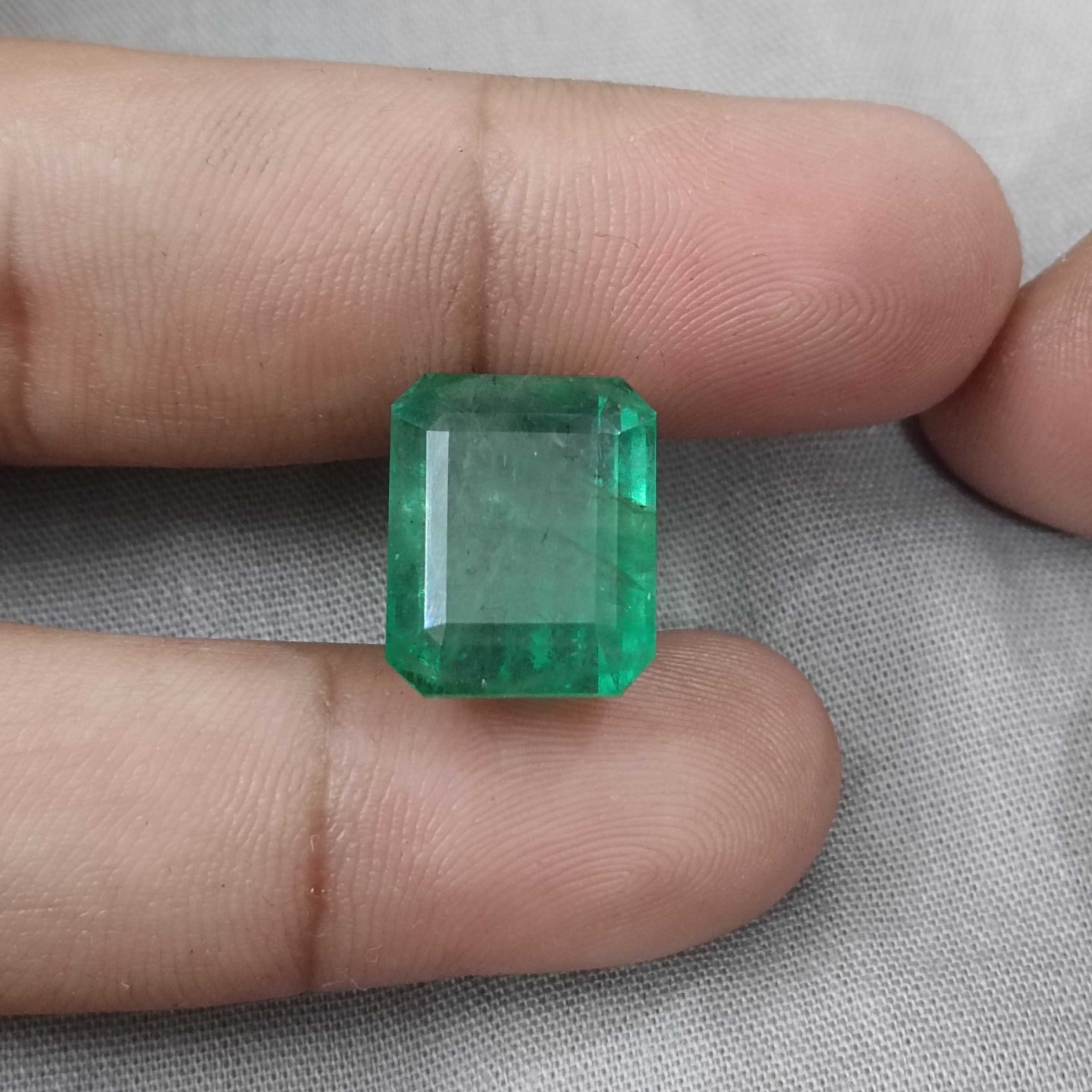 14.38ct medium kelly green octagon cut emerald gemstone 