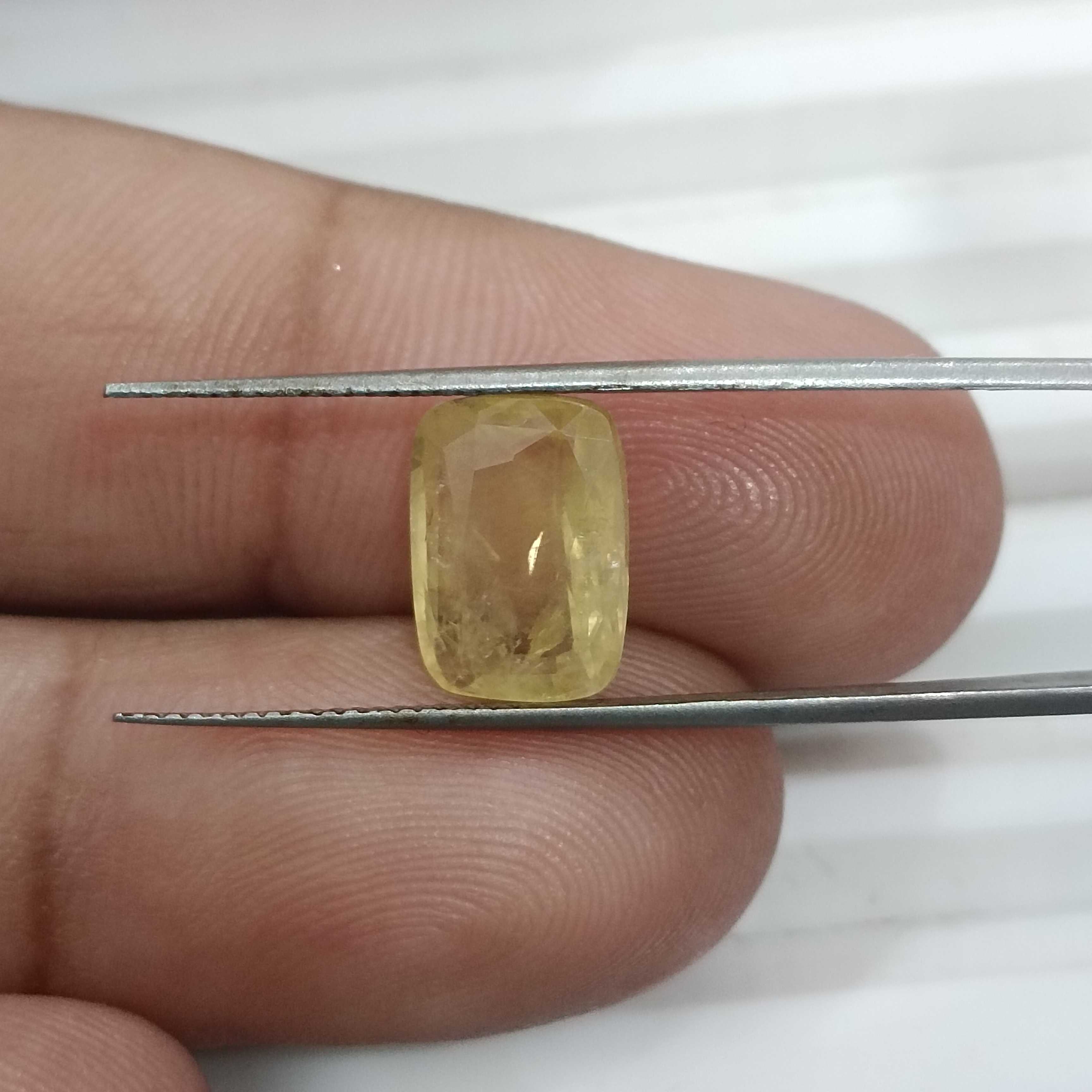 5.44ct GSI certified unheated cushion cut unheated Ceylon velvet yellow sapphire 