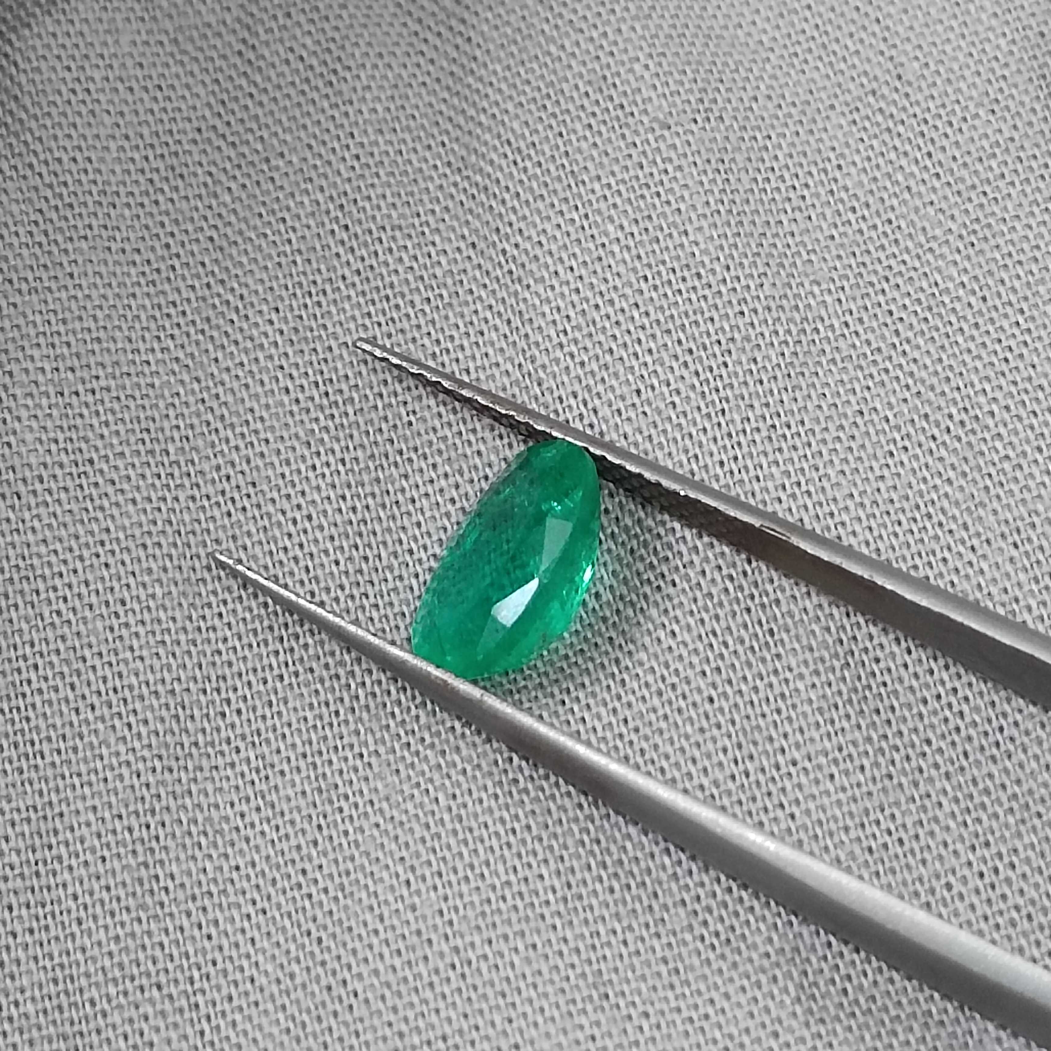 1.85cts certified medium vivid green oval cut Swat emerald gem