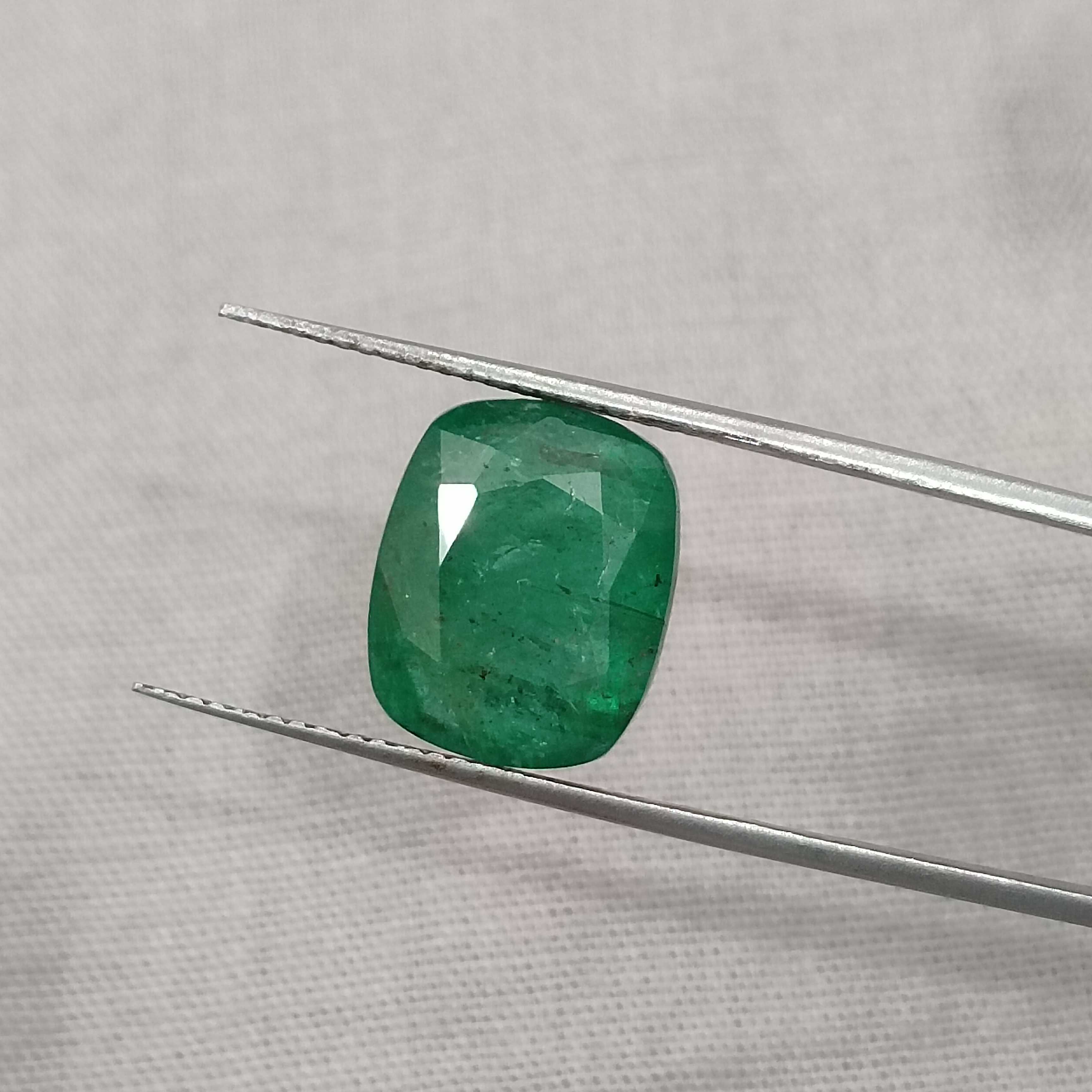 6.42cts kelly green cushion cut big size Zambian emerald gemstone 