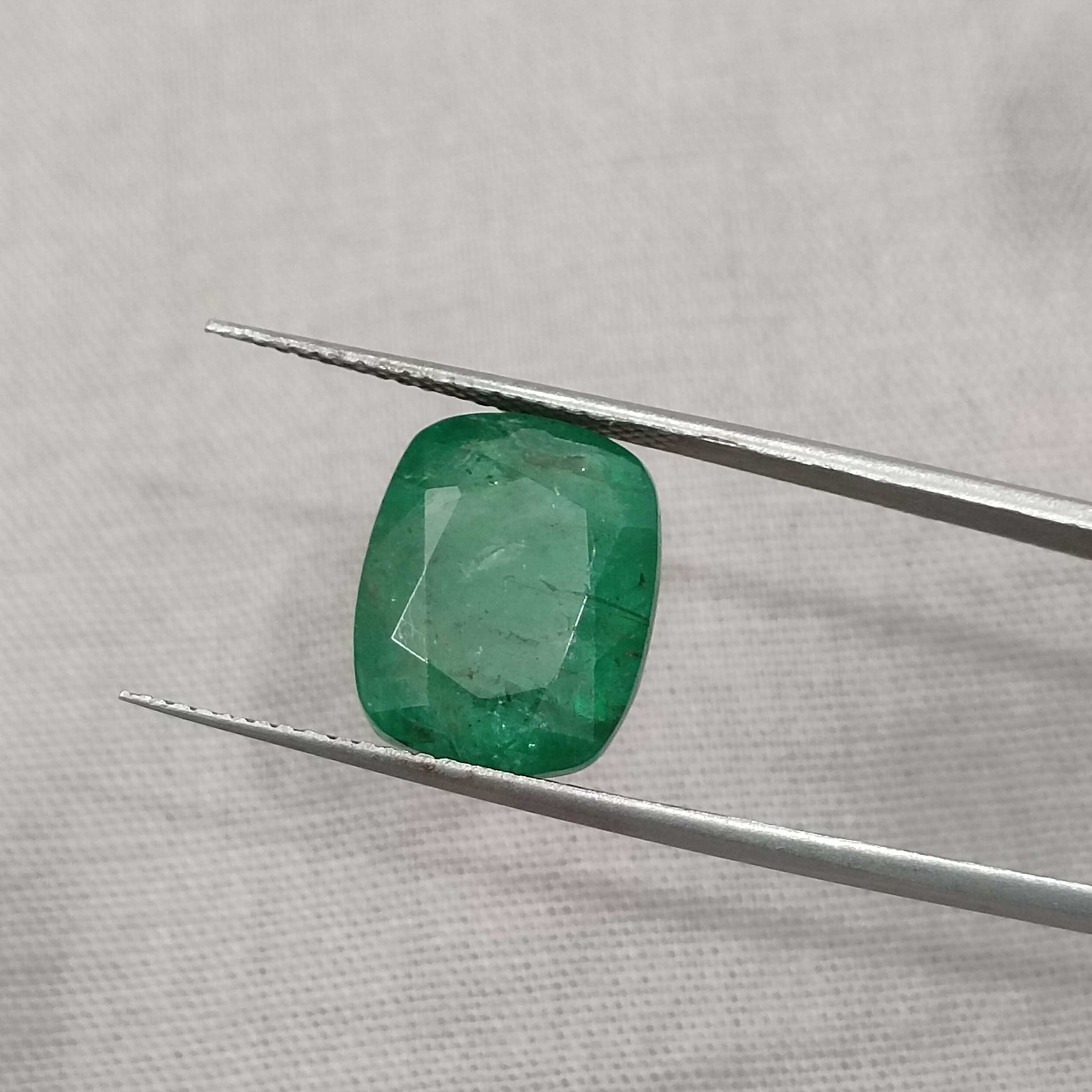 6.42cts kelly green cushion cut big size Zambian emerald gemstone 