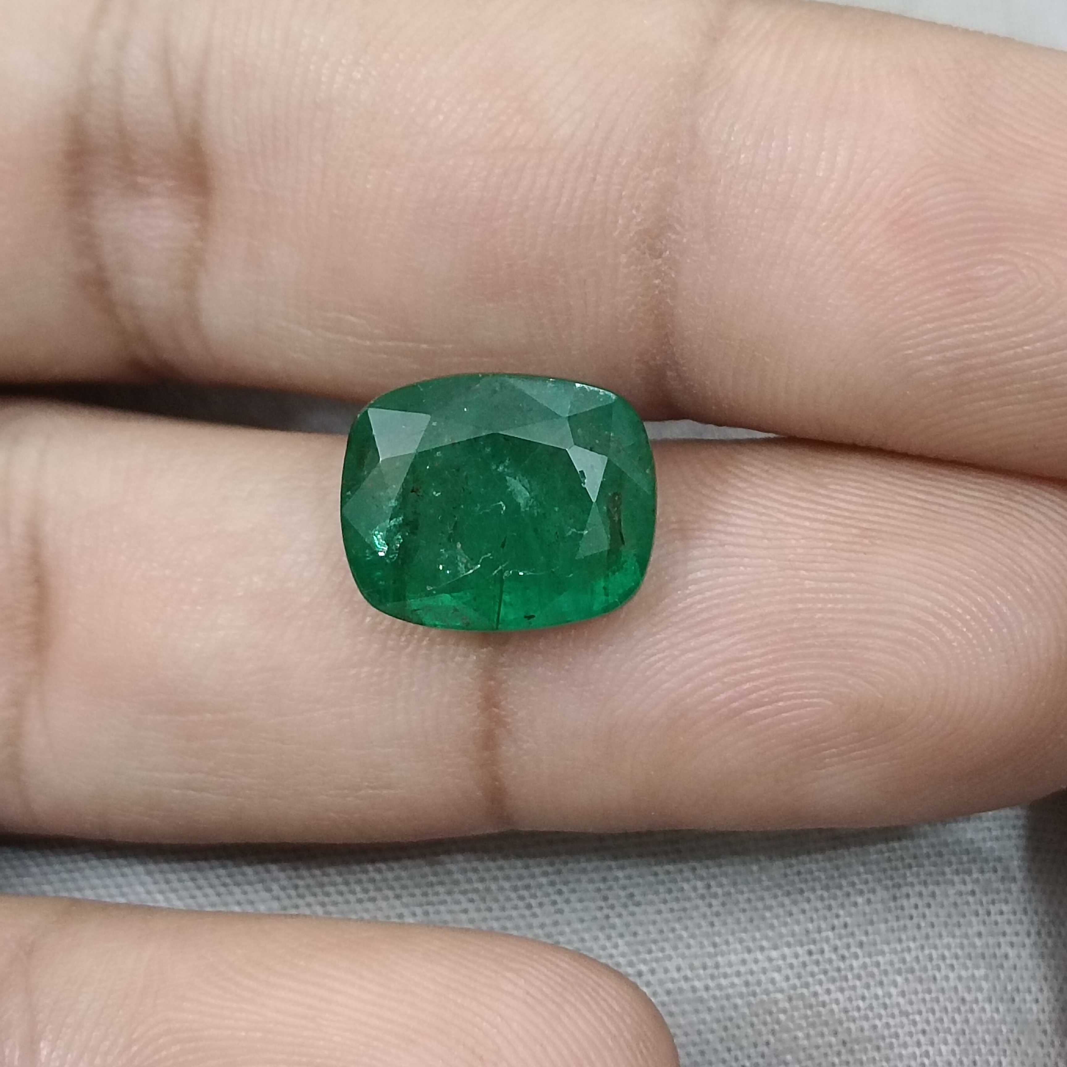 6.42cts kelly green cushion cut big size Zambian emerald gemstone 