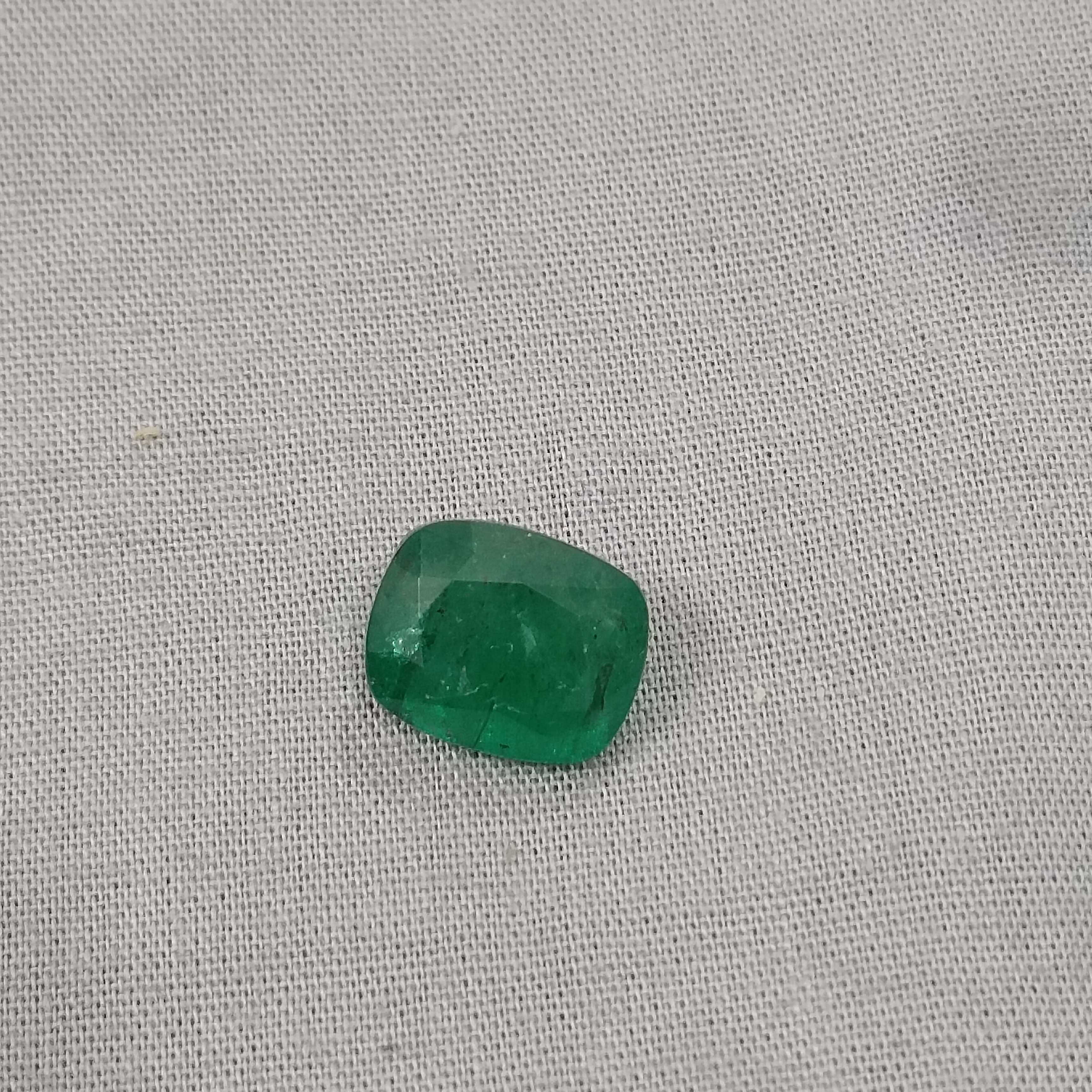 6.42cts kelly green cushion cut big size Zambian emerald gemstone 