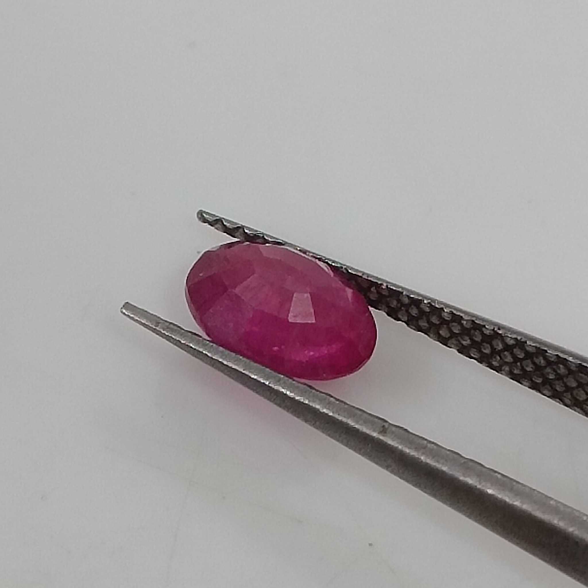 0.90ct GSI certified slightly pinkish red oval mixed natural Mozambique ruby 