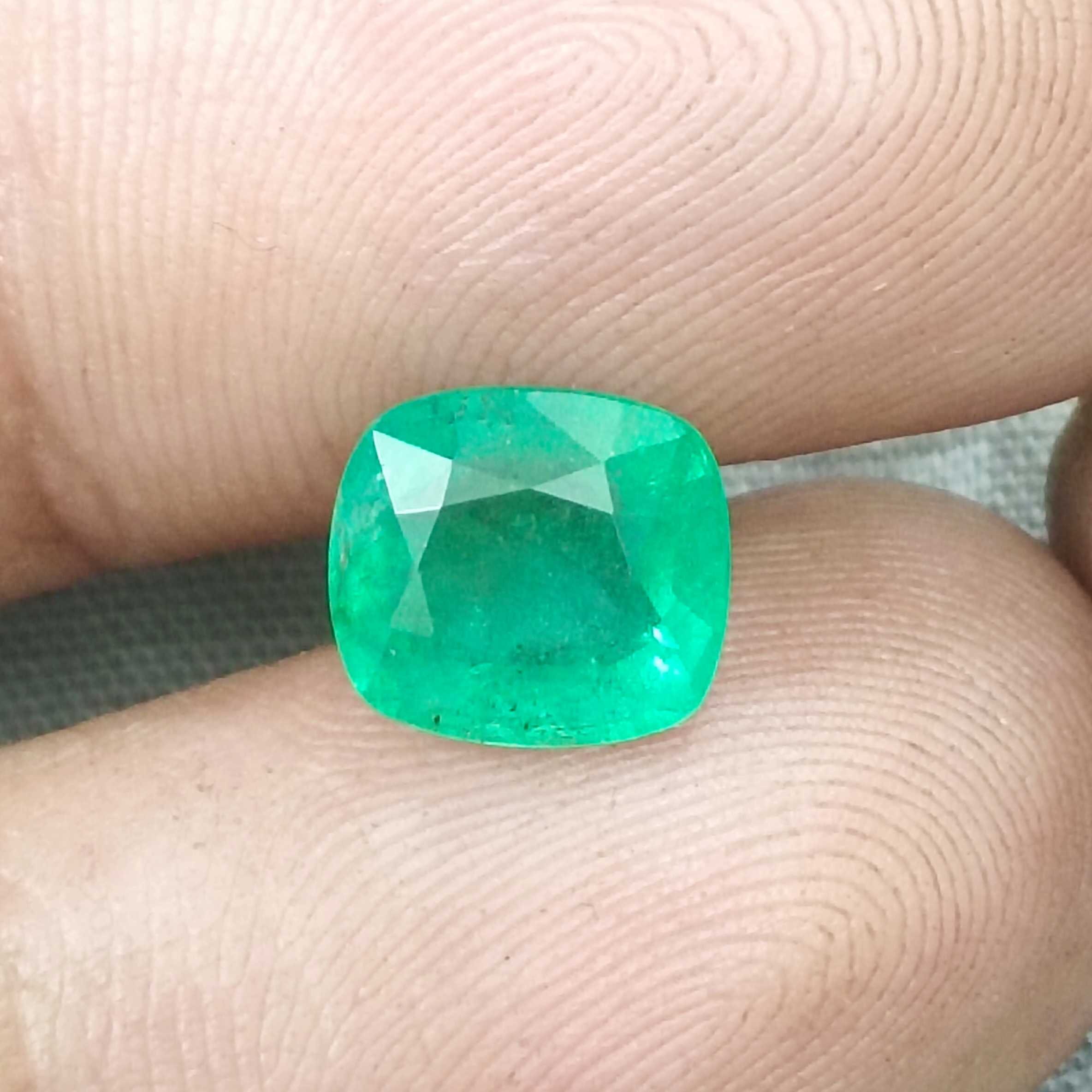 2.32cts GSI certified emerald green cushion cut ethiopian emerald gemstone 