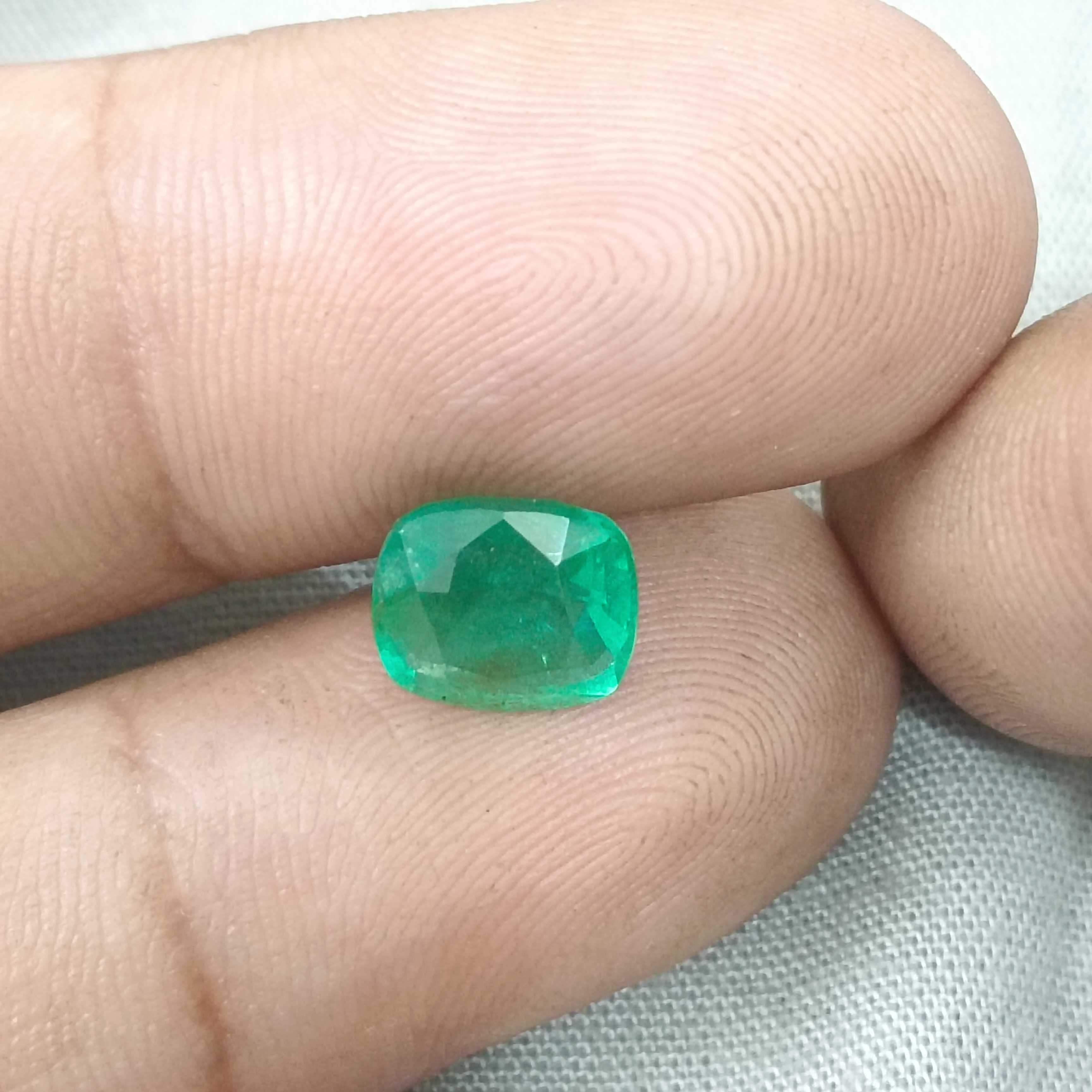 2.32cts GSI certified emerald green cushion cut ethiopian emerald gemstone 