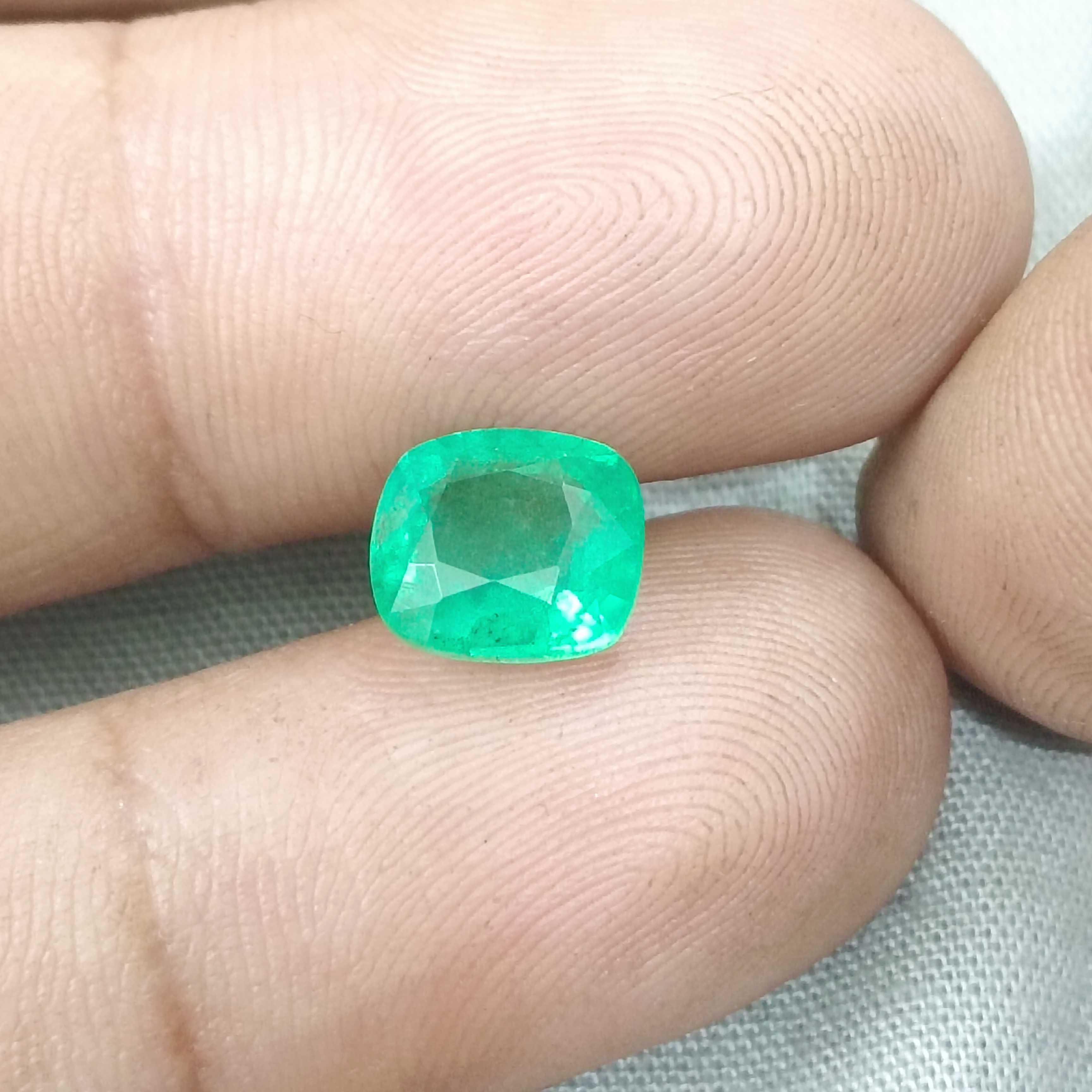 2.32cts GSI certified emerald green cushion cut ethiopian emerald gemstone 
