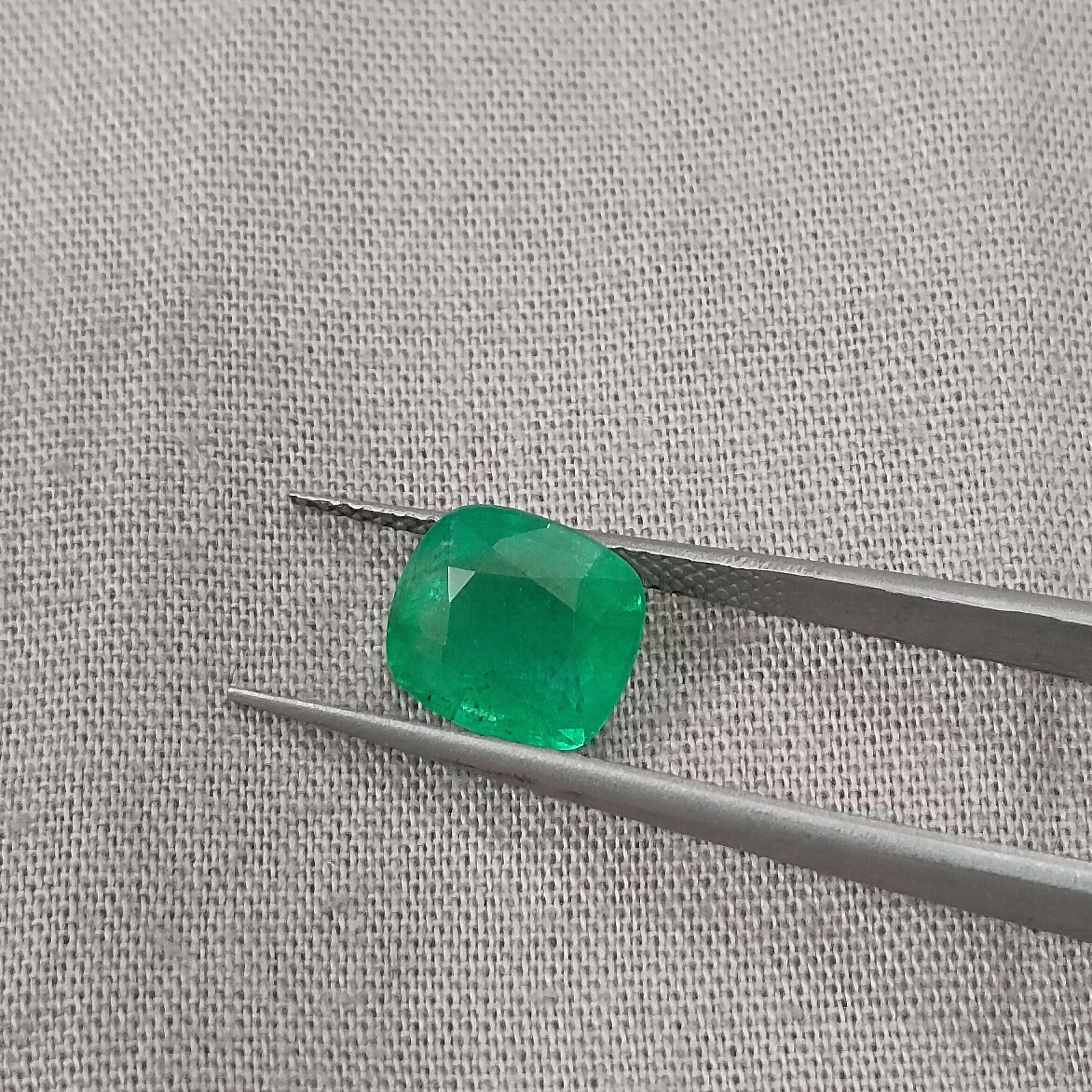 2.32cts GSI certified emerald green cushion cut ethiopian emerald gemstone 