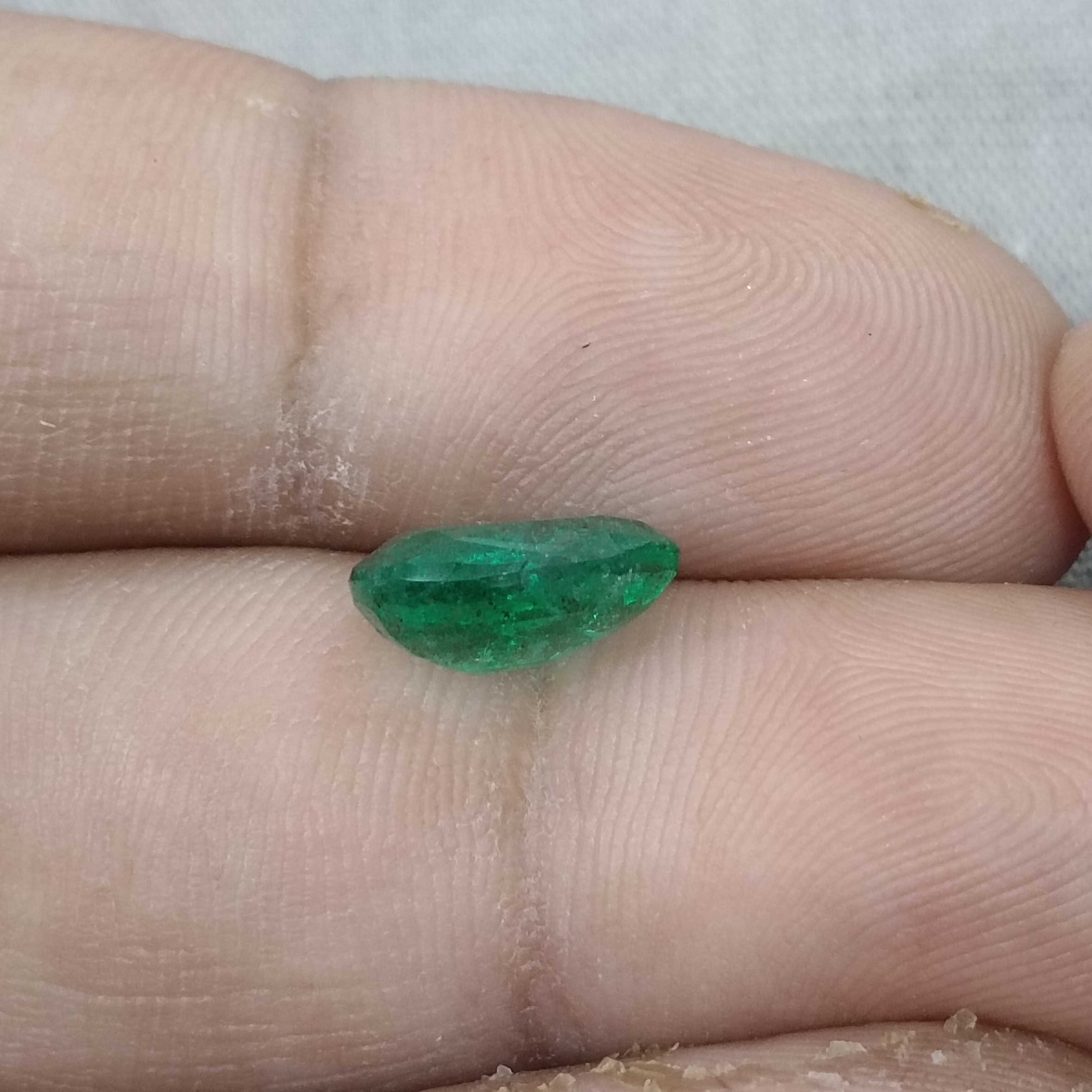 2.68cts GSI certified vivid golden green colour oval cut Zambian emerald