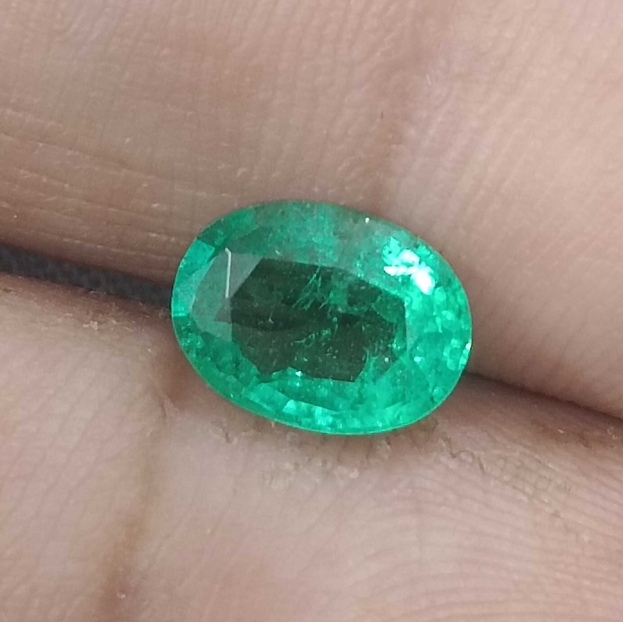 1.64cts GSI certified neon green color oval cut Panjshir origin emerald 
