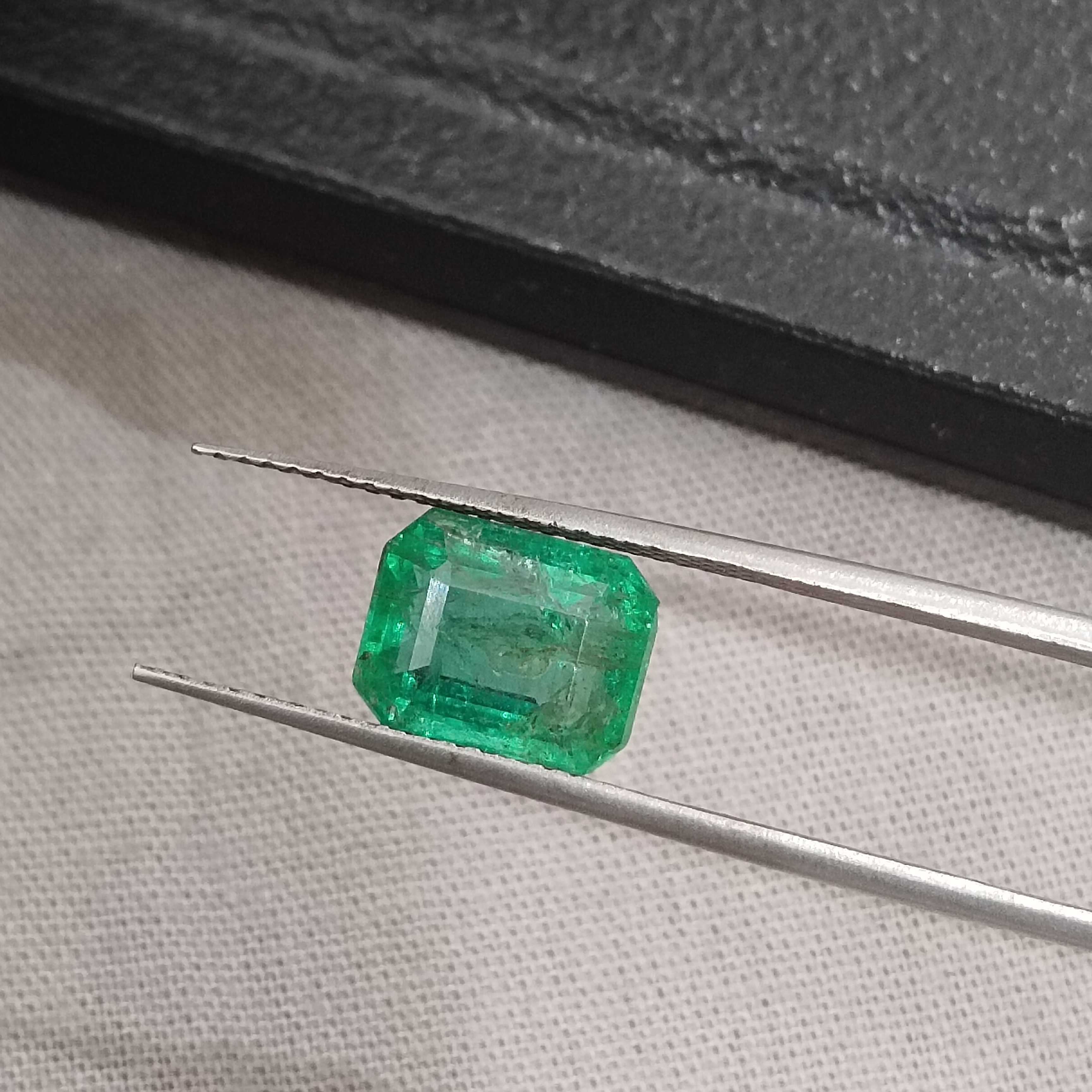 2.32cts GSI certified vivid green octagon cut Panjshir emerald gemstone 
