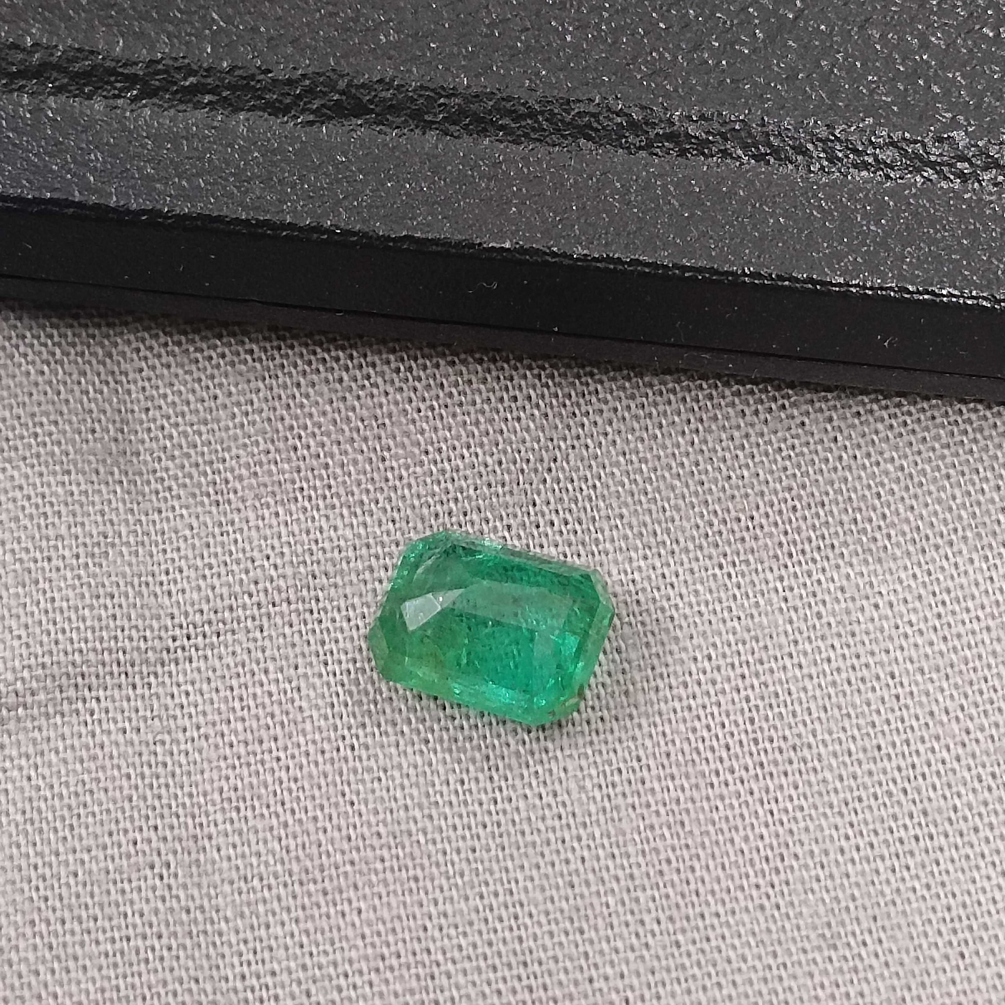 2.32cts GSI certified vivid green octagon cut Panjshir emerald gemstone 