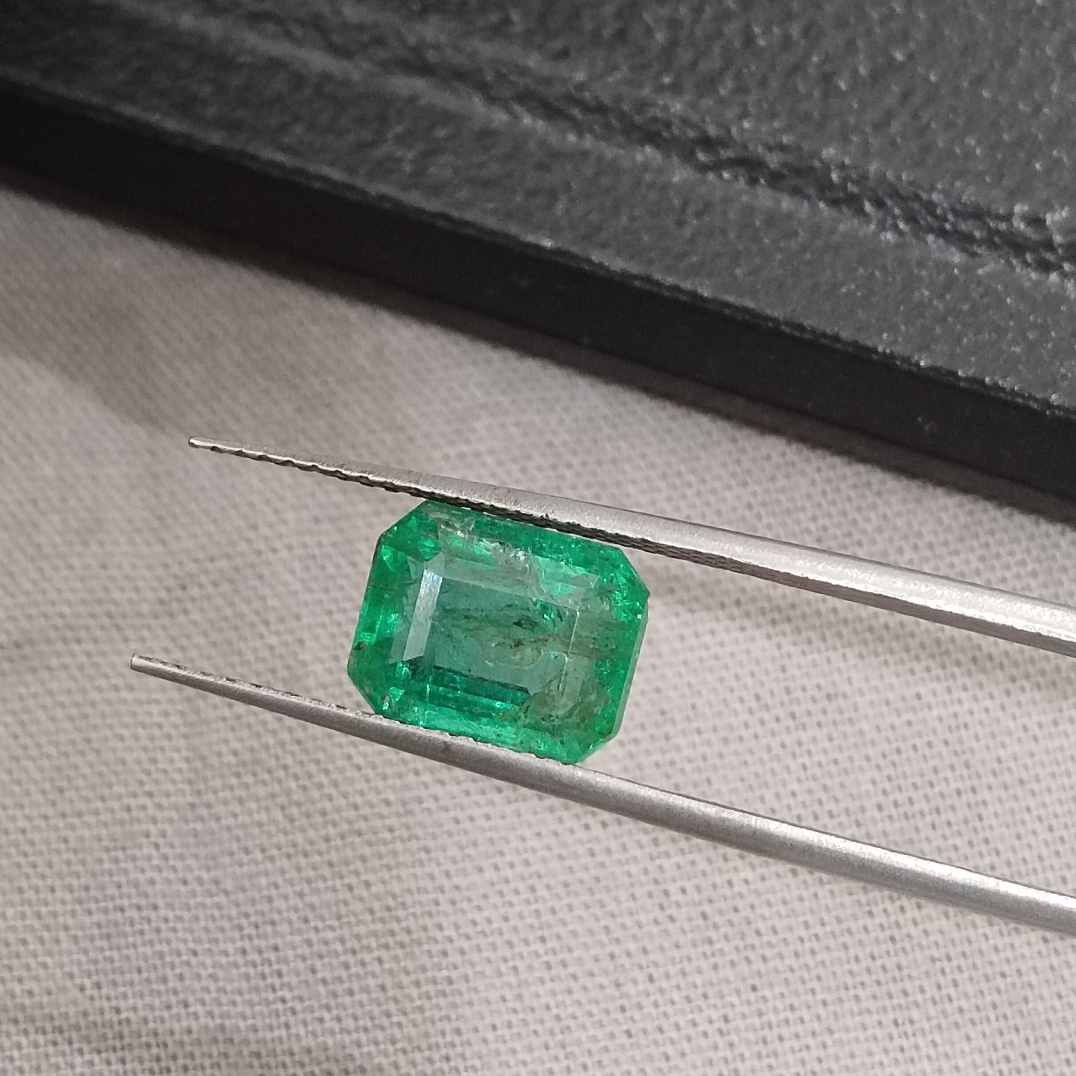 2.32cts GSI certified vivid green octagon cut Panjshir emerald gemstone 