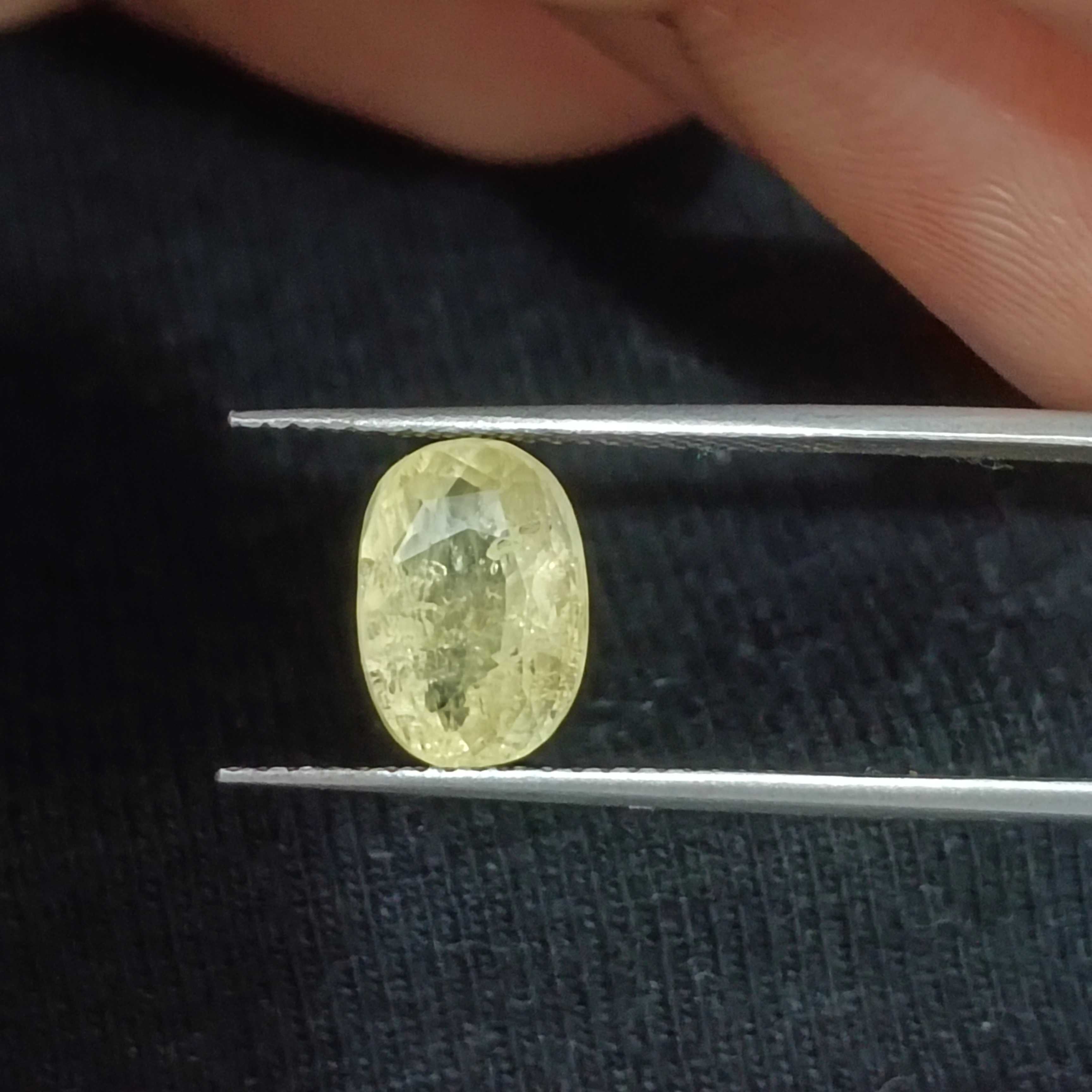 2.88cts GSI certified oval cut unheated Ceylon bright yellow sapphire 