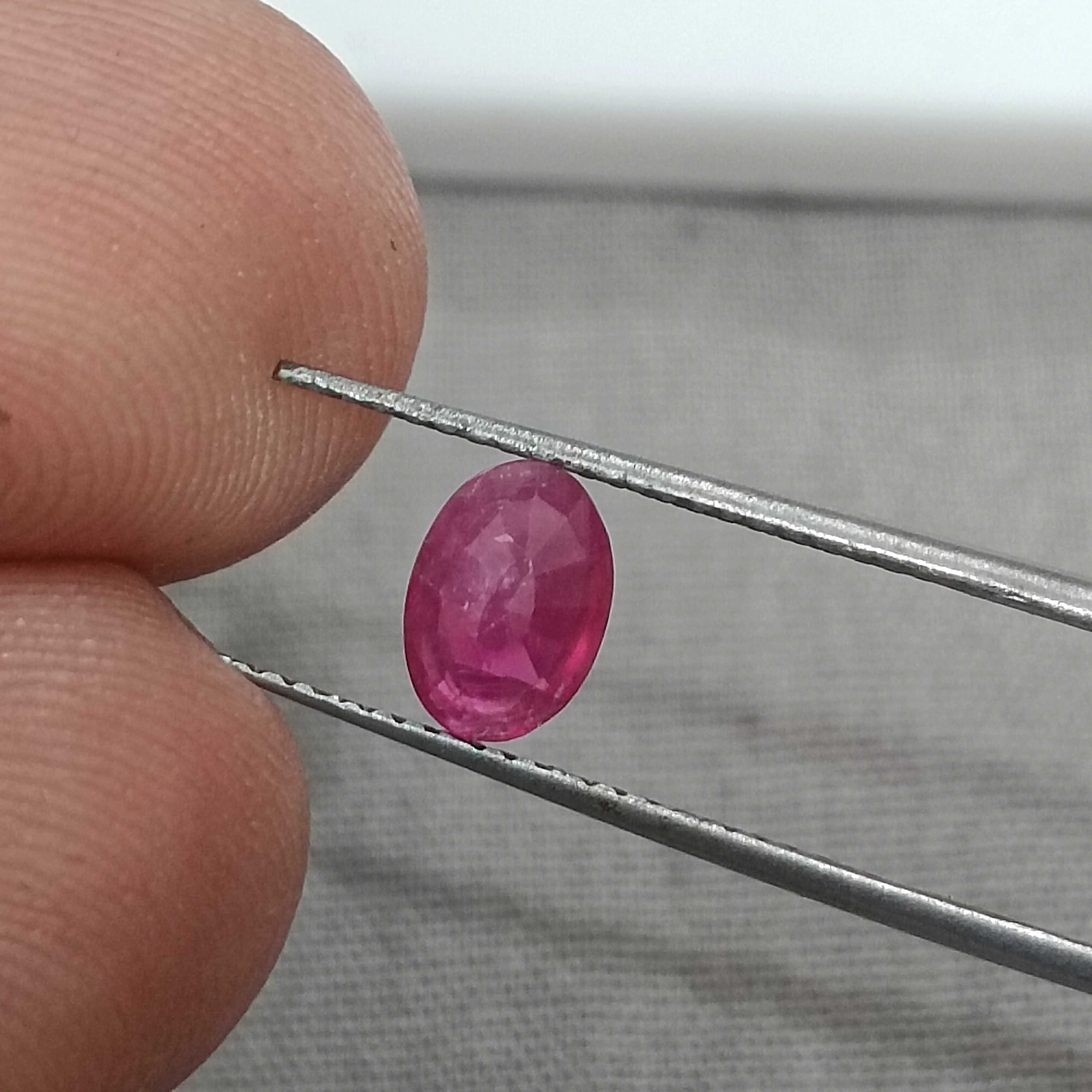 0.97cts GSI certified deep natural red oval cut untreated ruby gemstone 
