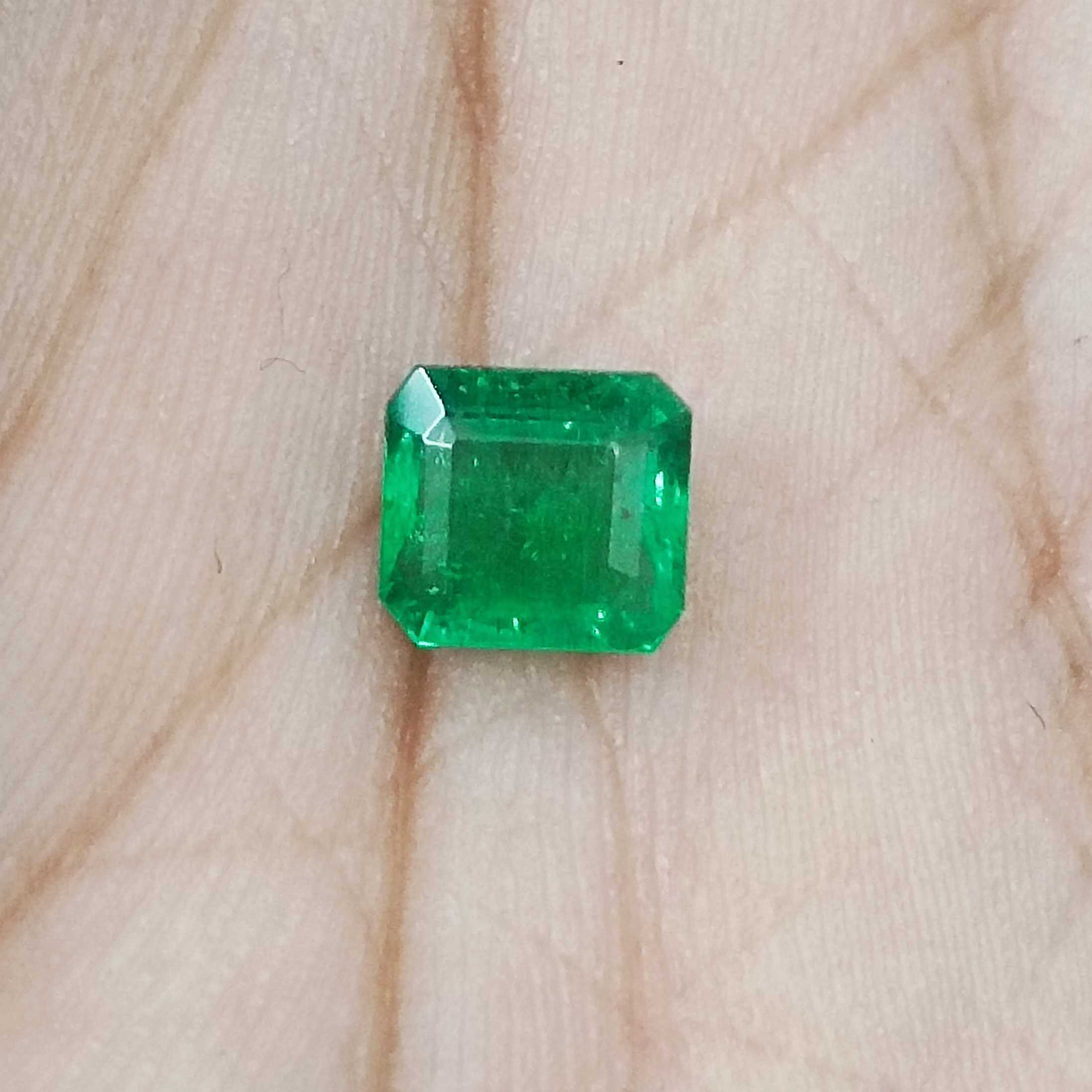 0.93cts GSI certified alpine green octagon cut minor oil emerald gemstone 