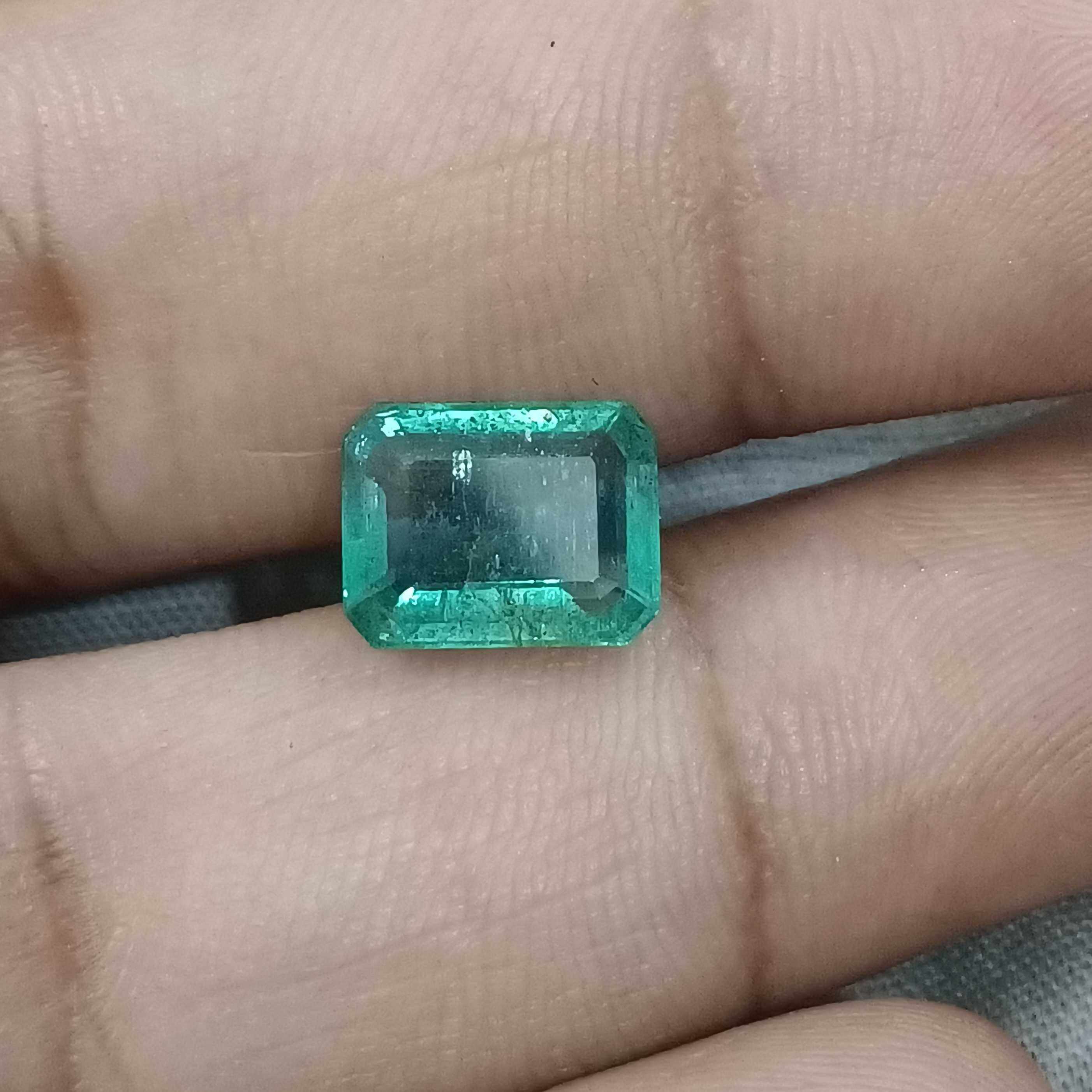 2.87ct GSI certified medium light metal green octagon cut emerald gemstone 