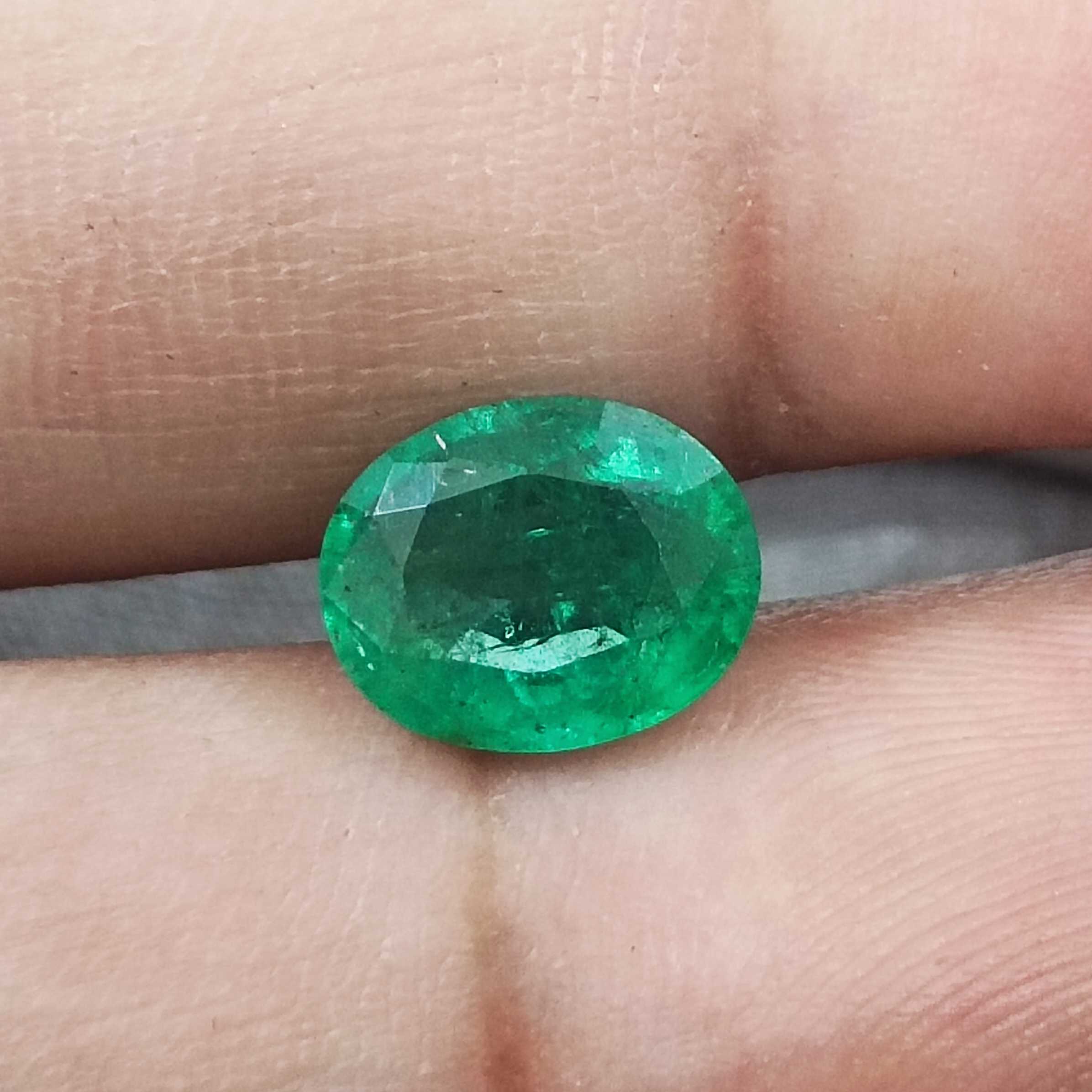 2.57cts GSI natural alpine green oval shaped emerald gemstone 