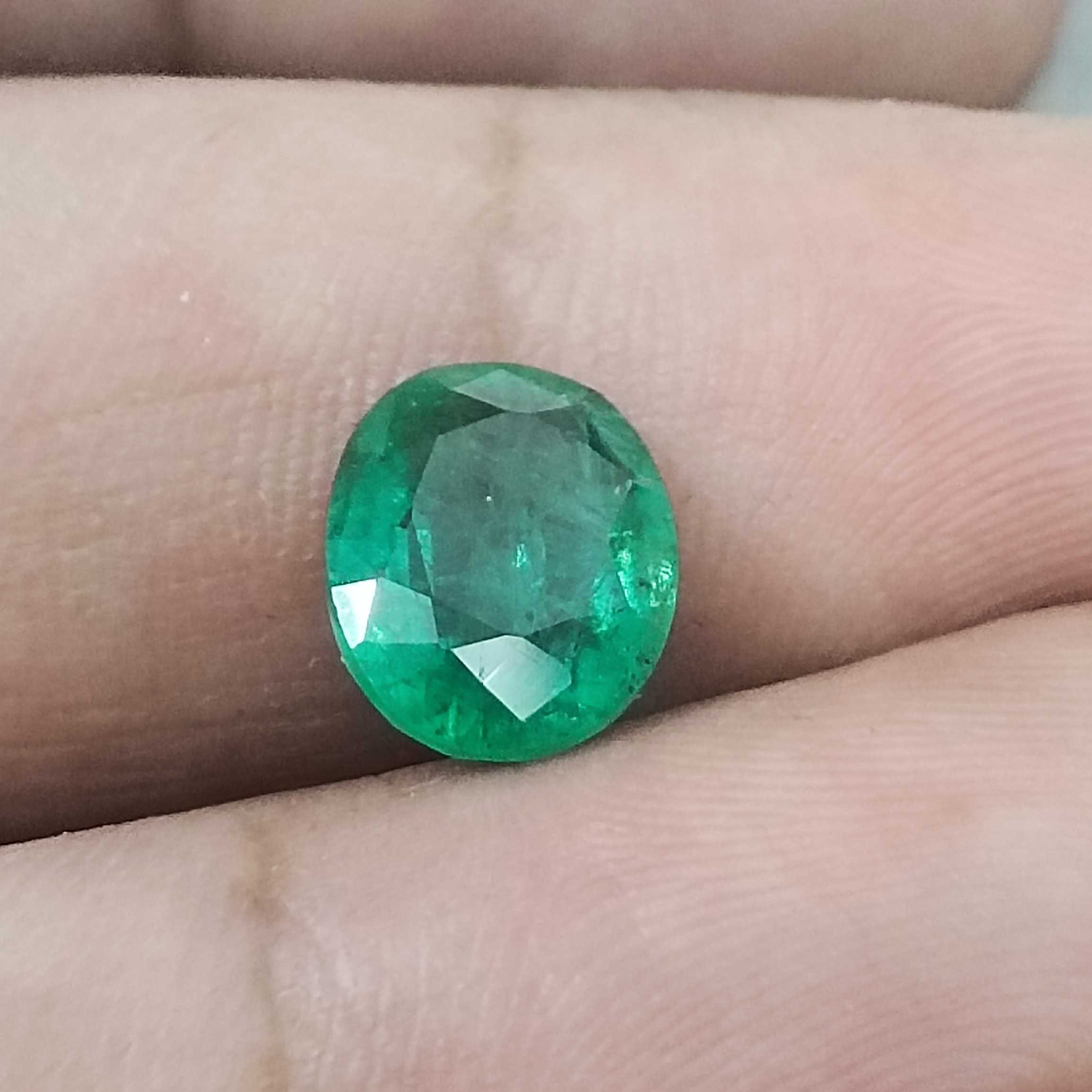 2.57cts GSI natural alpine green oval shaped emerald gemstone 