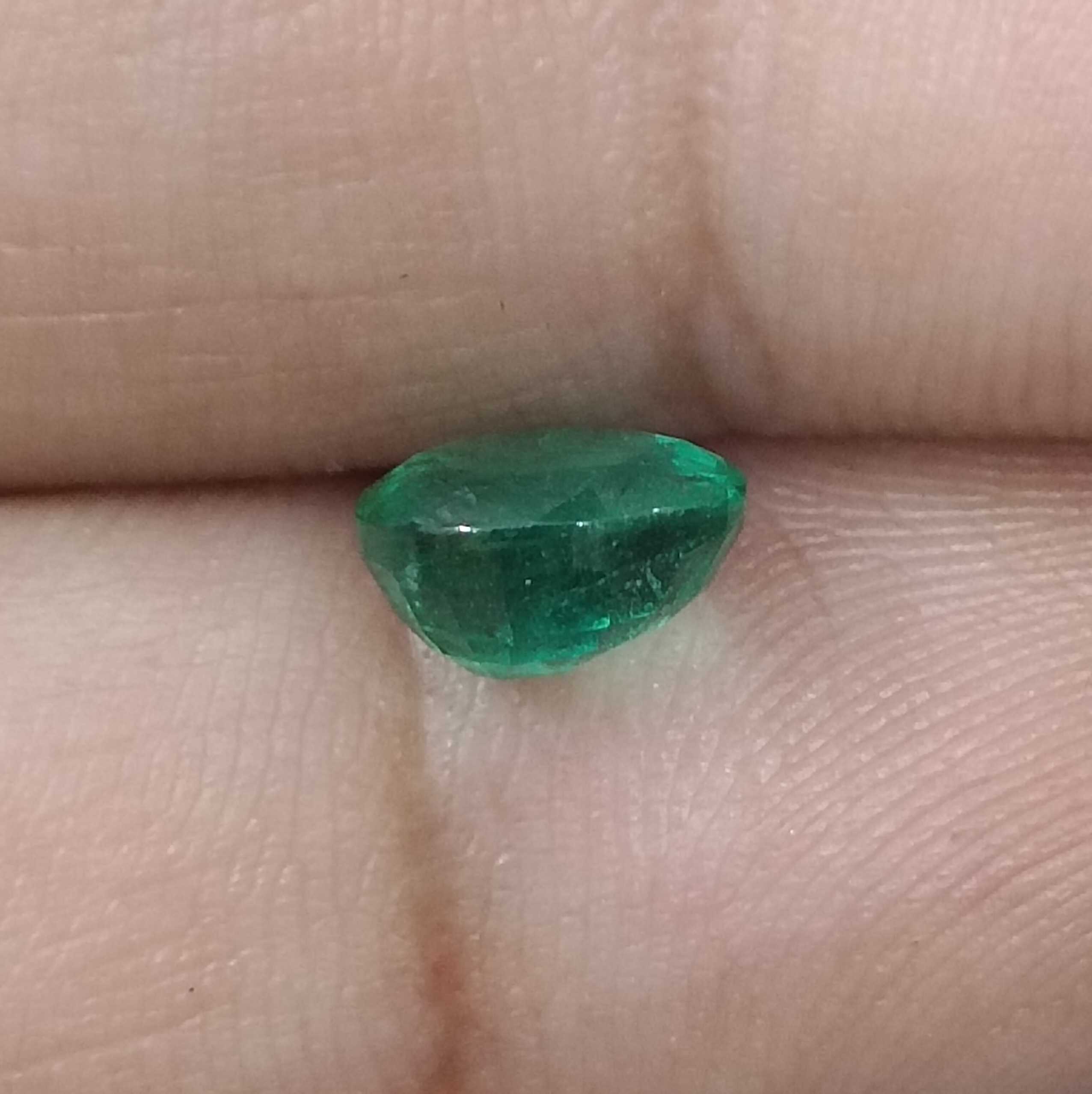 1.29cts GSI certified glass green oval cut emerald gemstone 