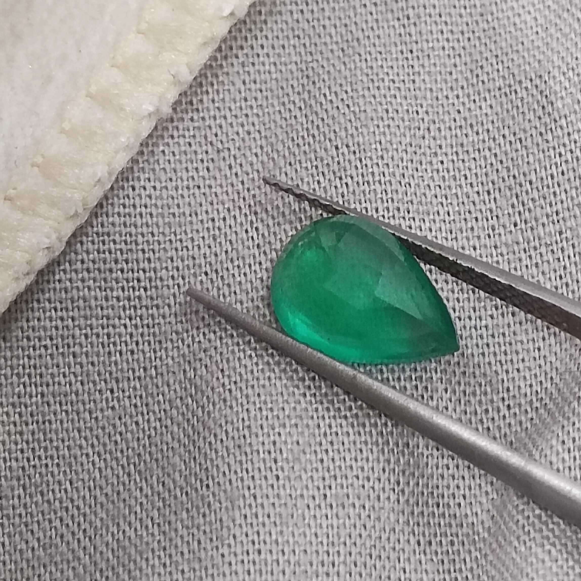 1.90cts GSI certified natural moist deep green pear cut emerald gemstone