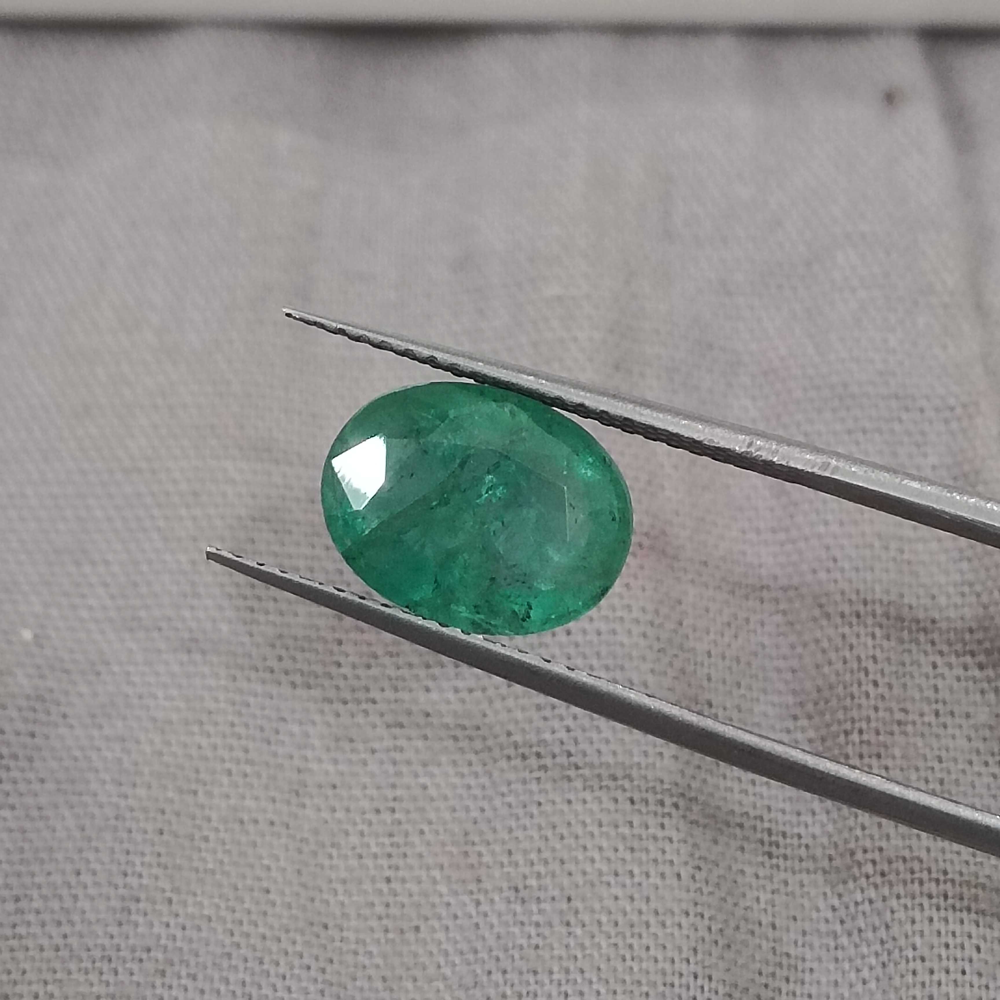 2.76cts certified higher medium green loose oval cut emerald gemstone 