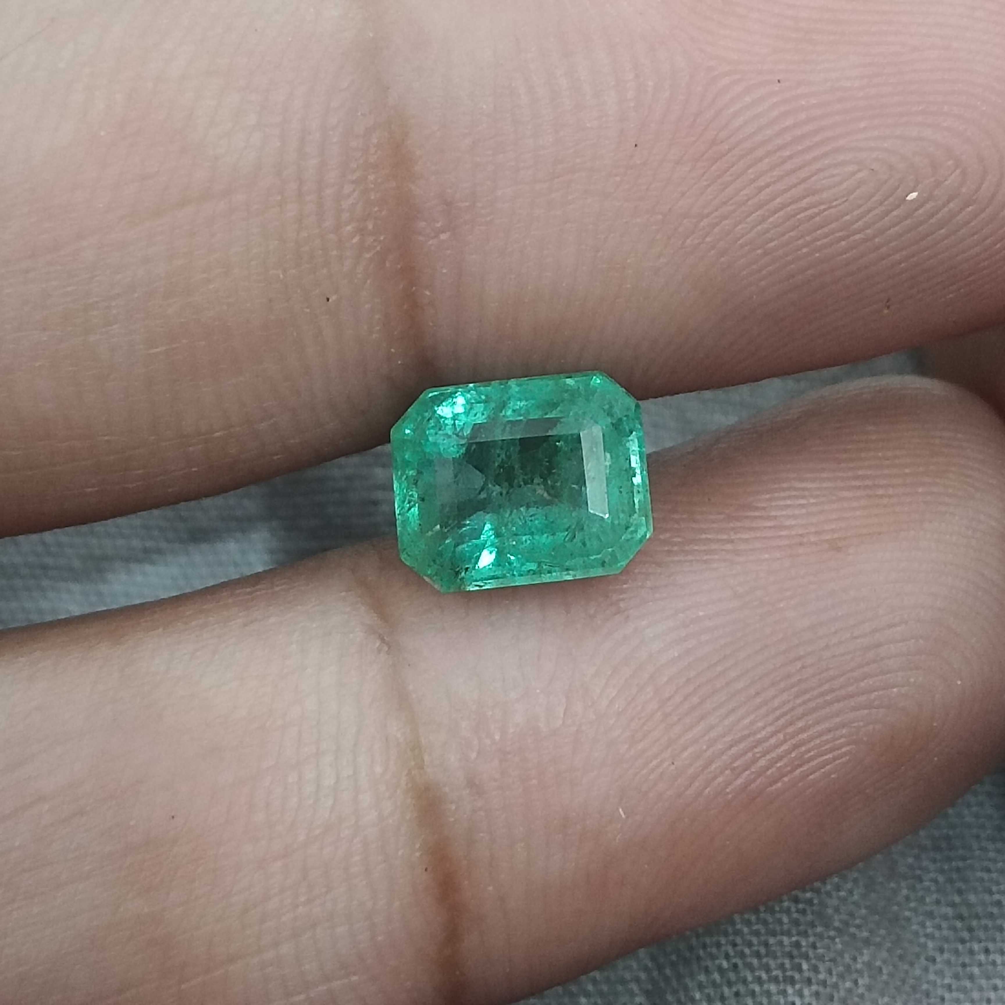 2.27cts certified natural medium light natural green octagon cut emerald stone