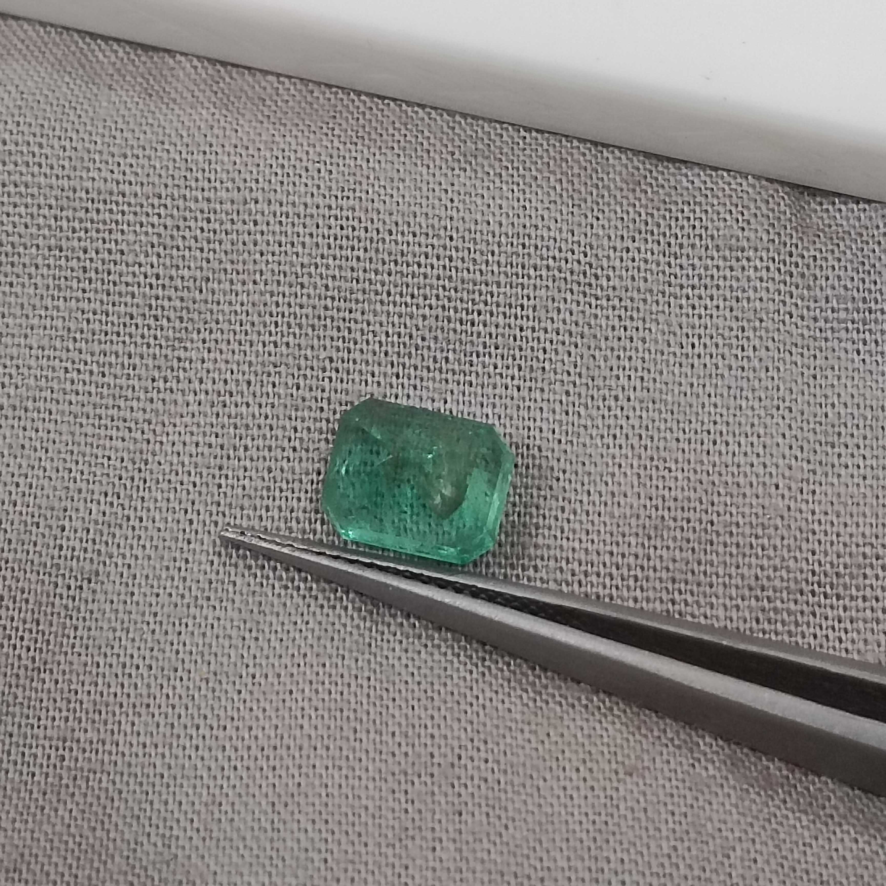 2.27cts certified natural medium light natural green octagon cut emerald stone
