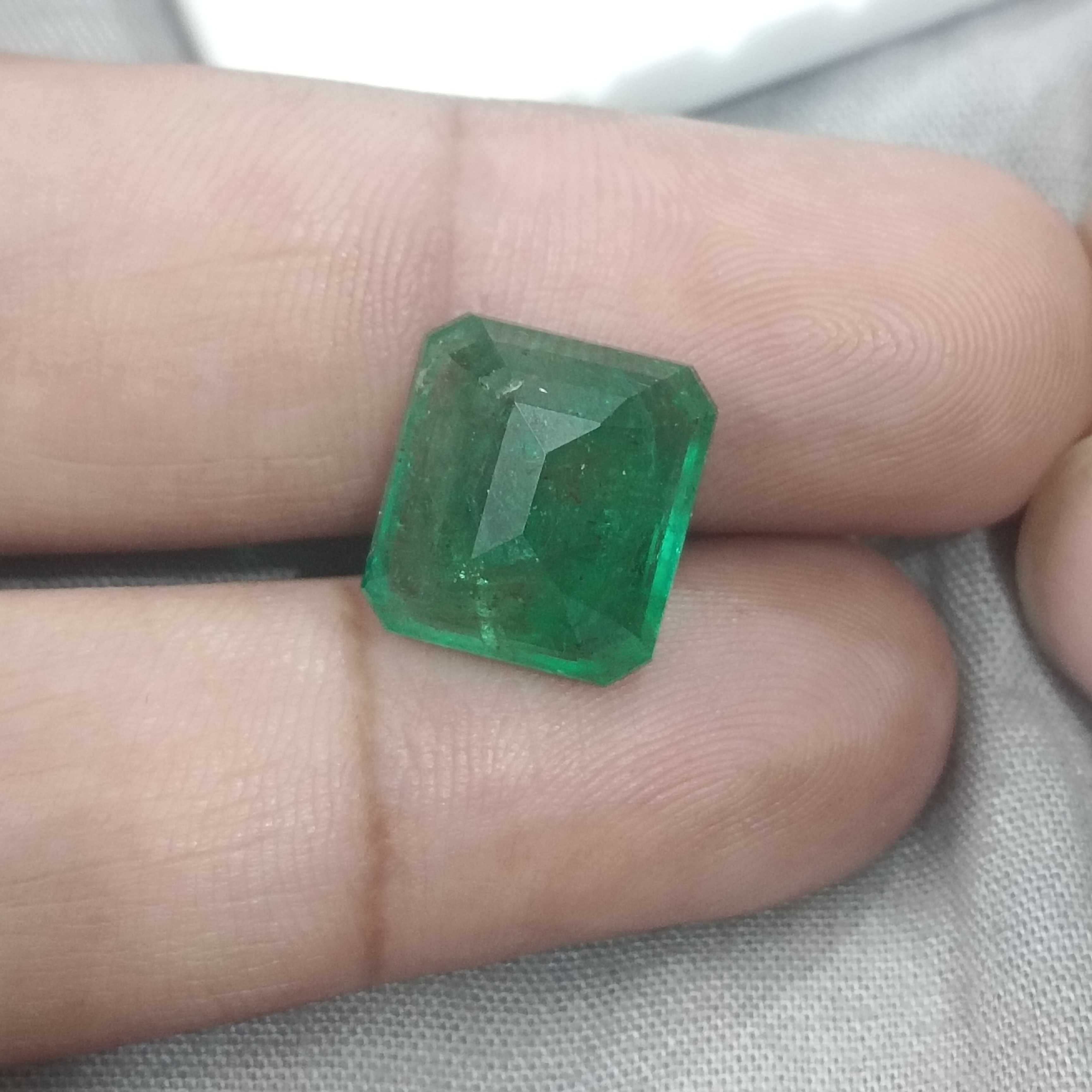 10.58cts certified natural vivid green octagon cut Panjshir emerald gemstone 