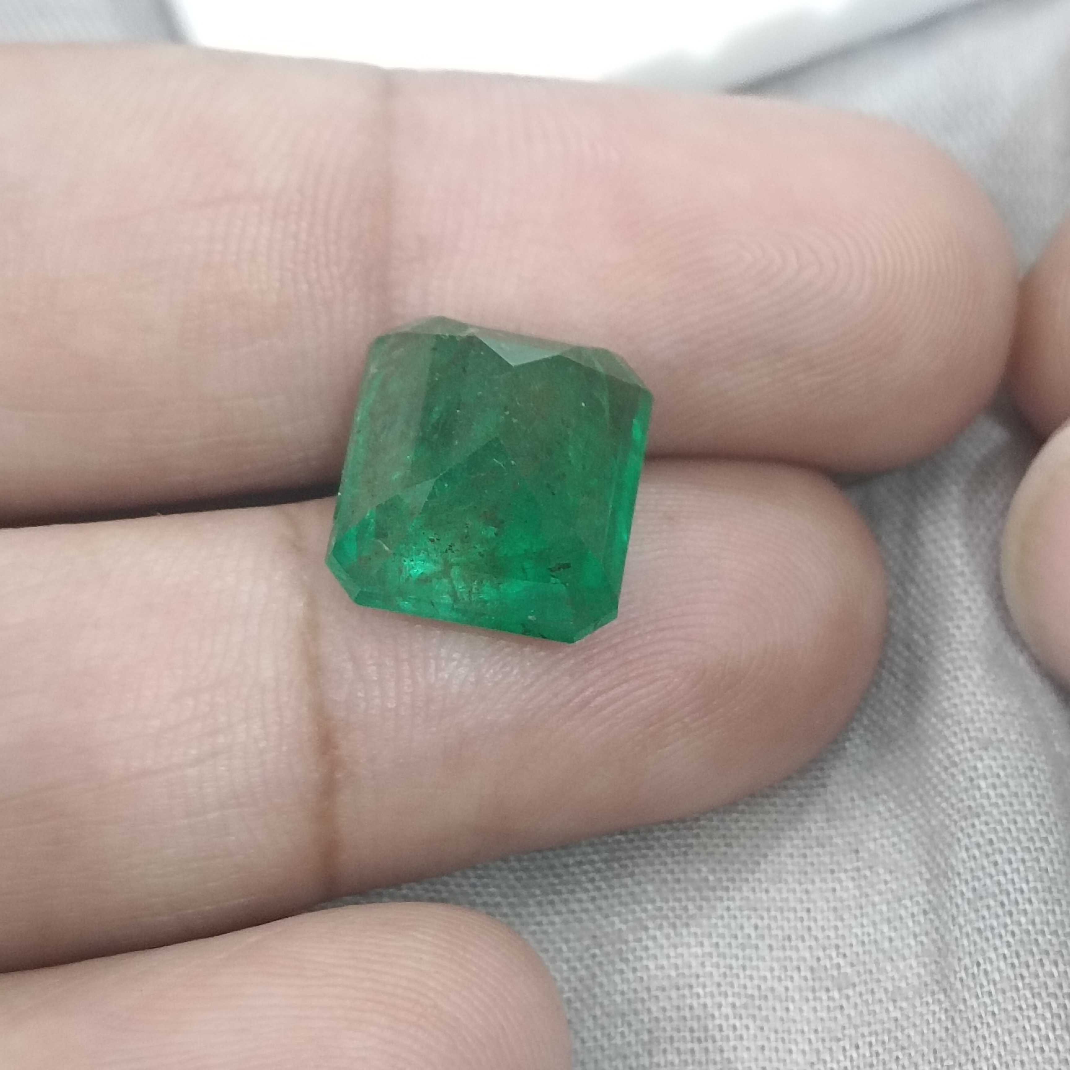10.58cts certified natural vivid green octagon cut Panjshir emerald gemstone 
