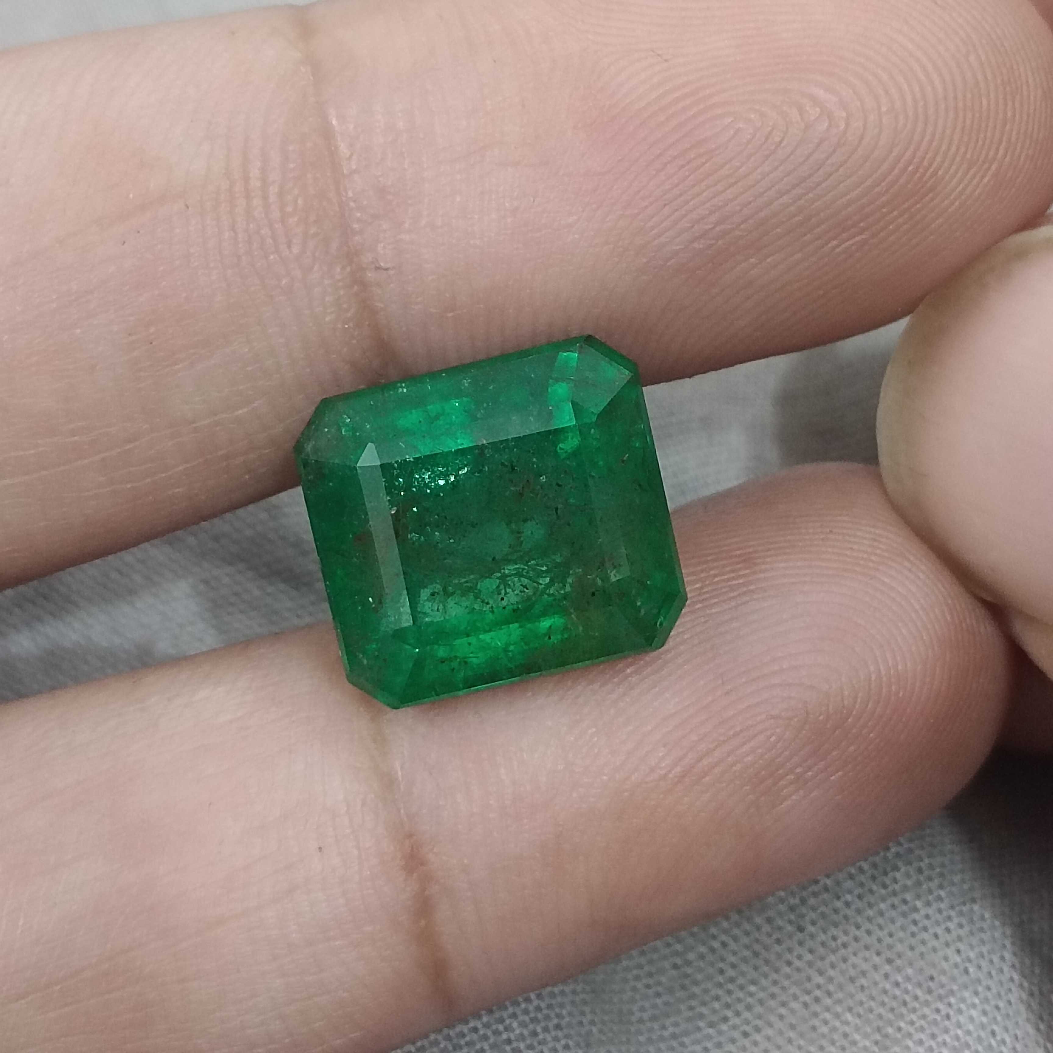 10.58cts certified natural vivid green octagon cut Panjshir emerald gemstone 