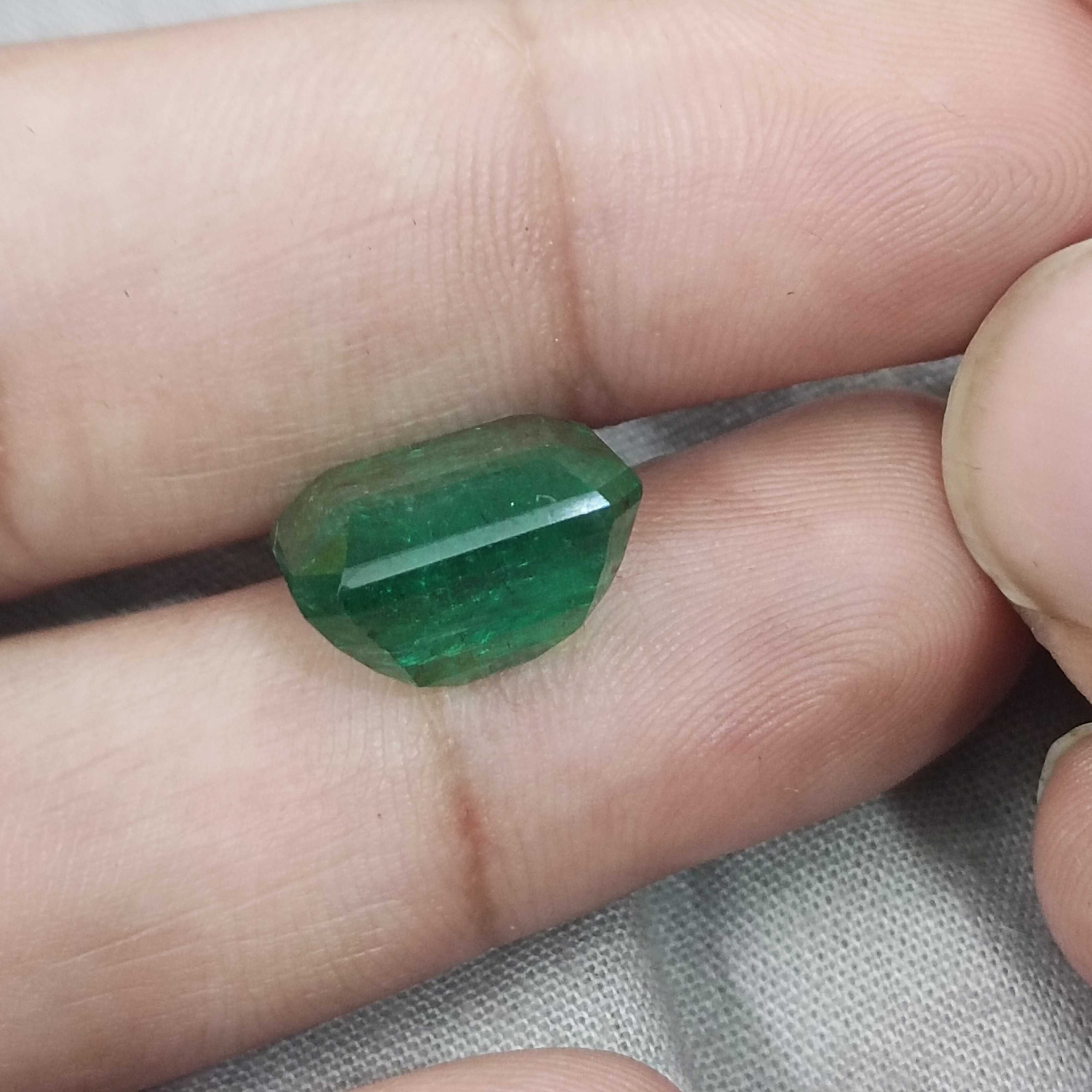 10.58cts certified natural vivid green octagon cut Panjshir emerald gemstone 
