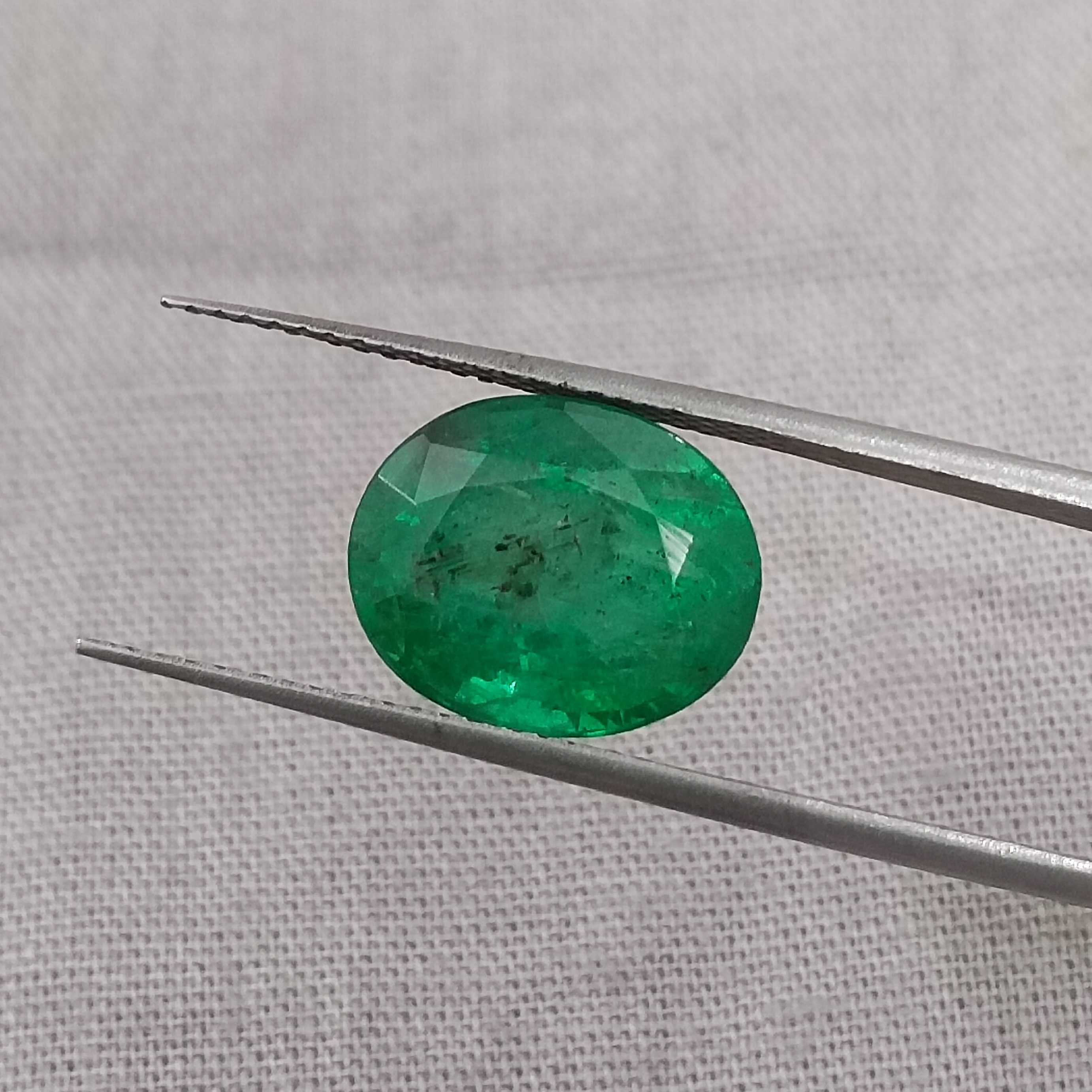 4.70cts certified natural vivid golden green loose oval shape emerald stone 