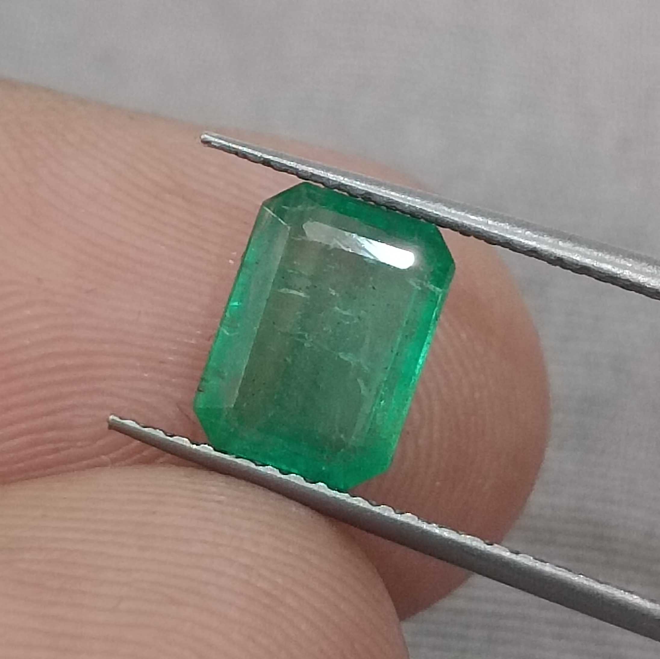 1.75cts certified medium light green octagon cut emerald stone 