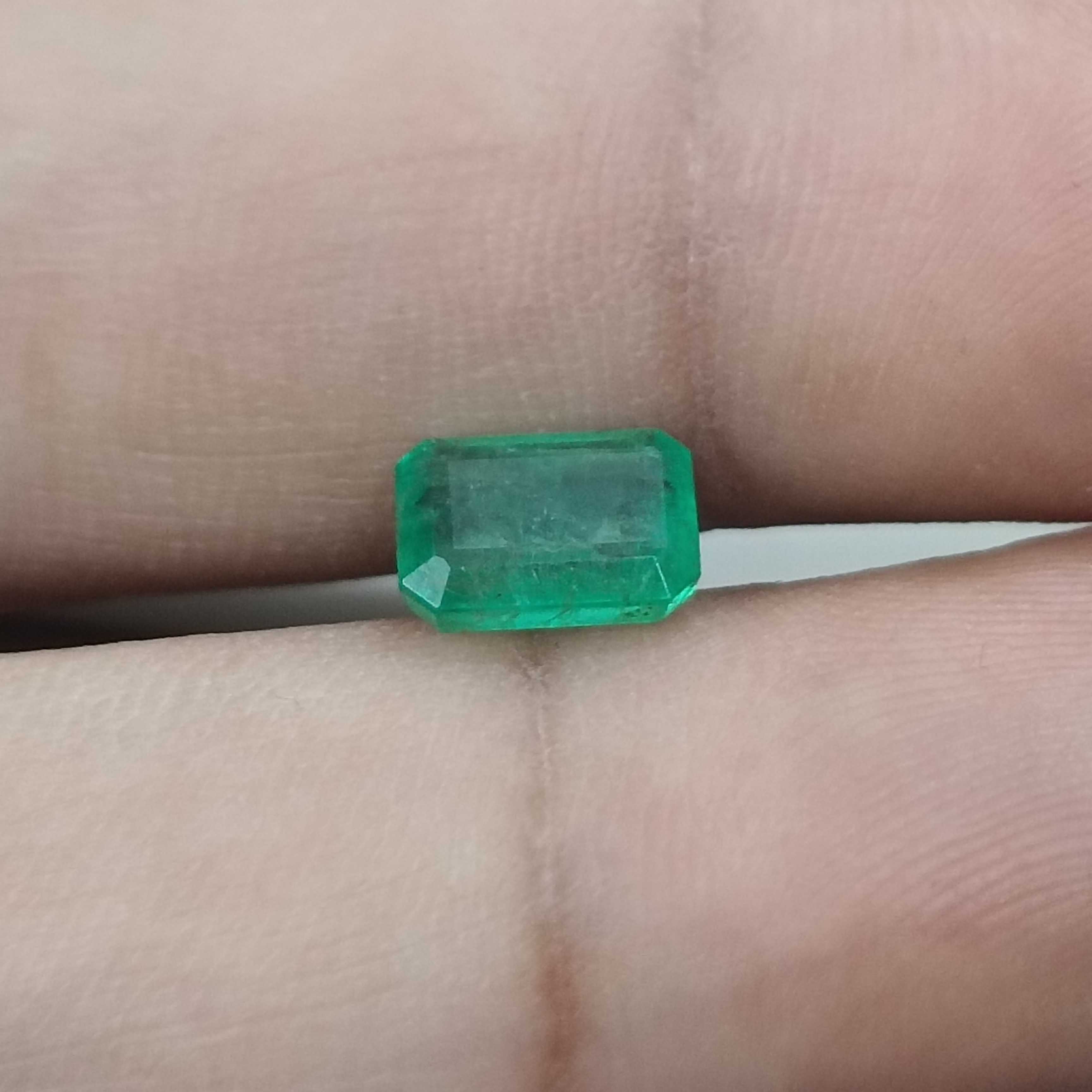 1.75cts certified medium light green octagon cut emerald stone 