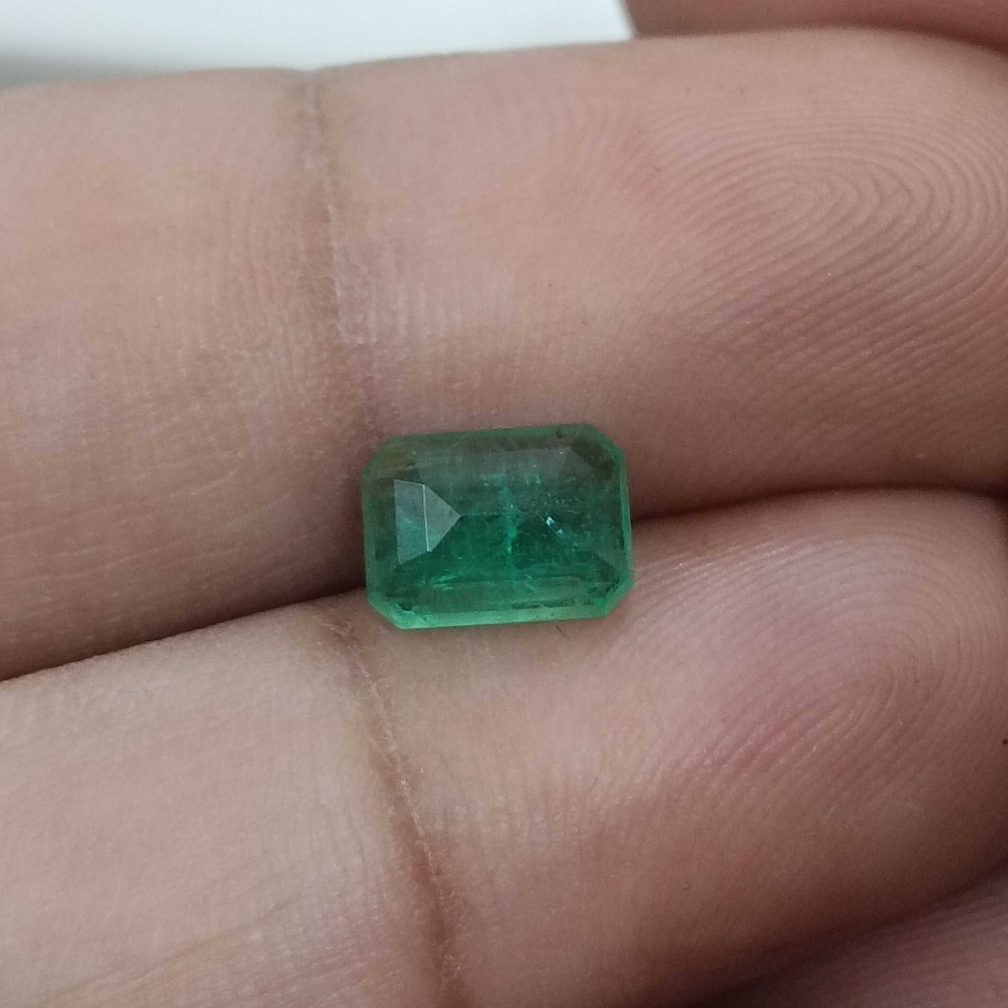1.75cts certified medium light green octagon cut emerald stone 