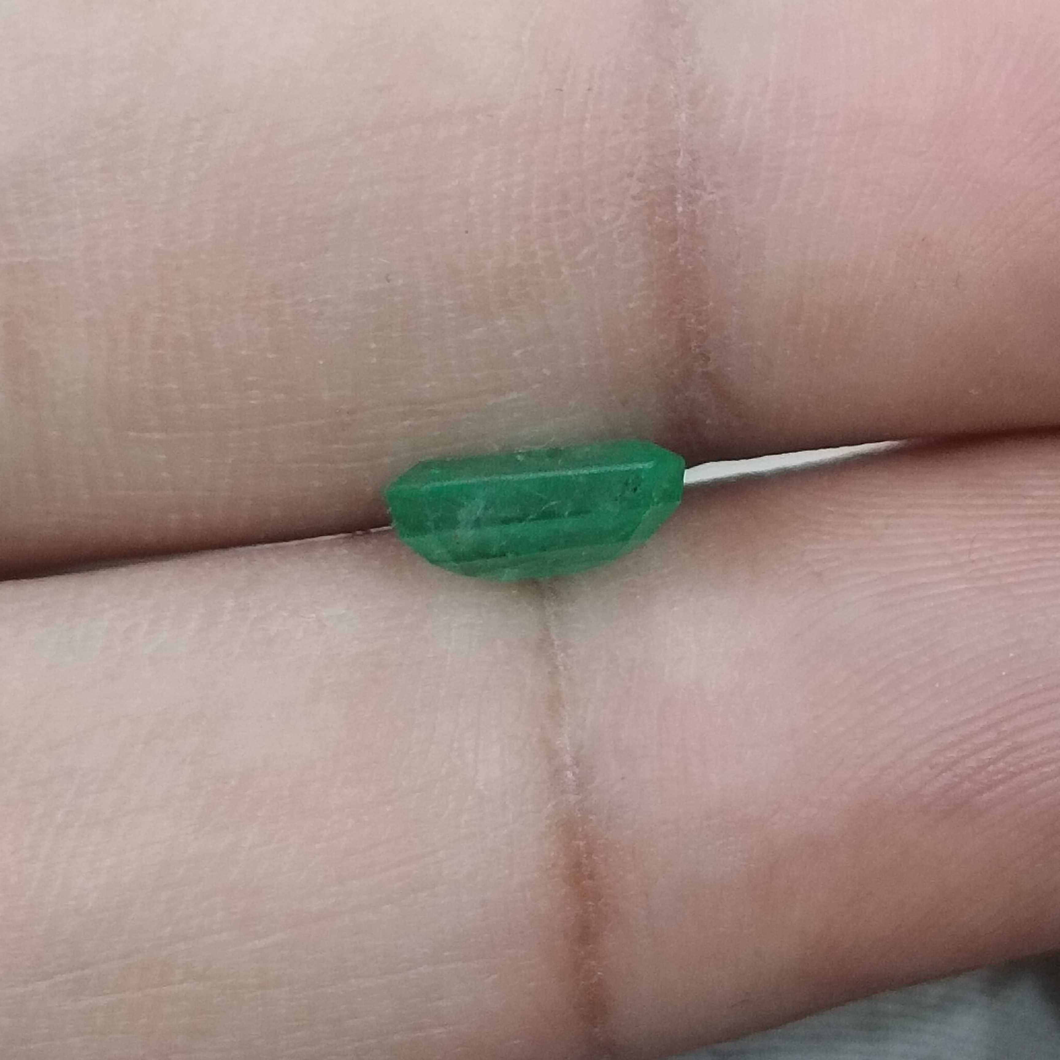 1.75cts certified medium light green octagon cut emerald stone 